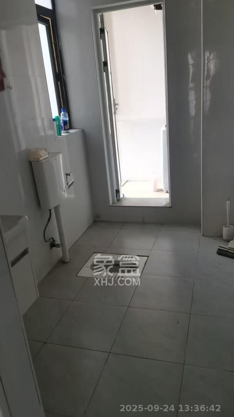 江南华府 3室2厅2卫 2500.0元/月 江南华府 3室2厅2卫 2500.0元/月室内图