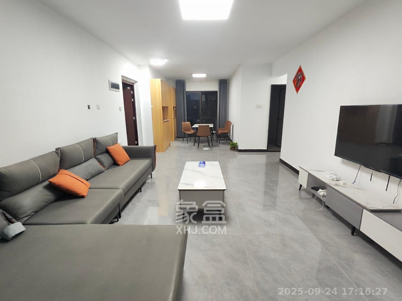 国欣向荣府 4室2厅2卫 4000.0元/月 国欣向荣府 4室2厅2卫 4000.0元/月室内图