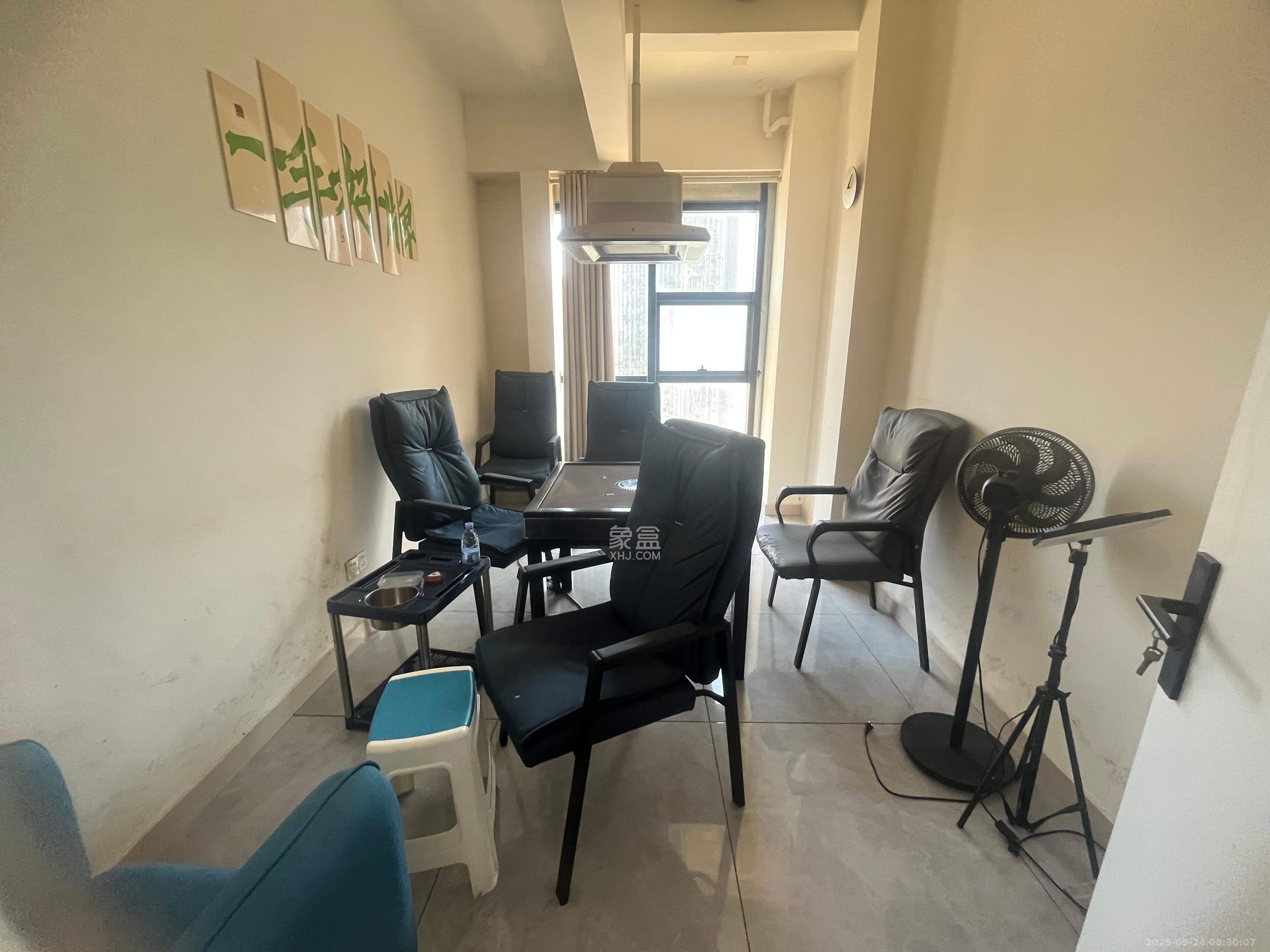 万坤图财富广场 8室1厅1卫 8500.0元/月 万坤图财富广场 8室1厅1卫 8500.0元/月室内图