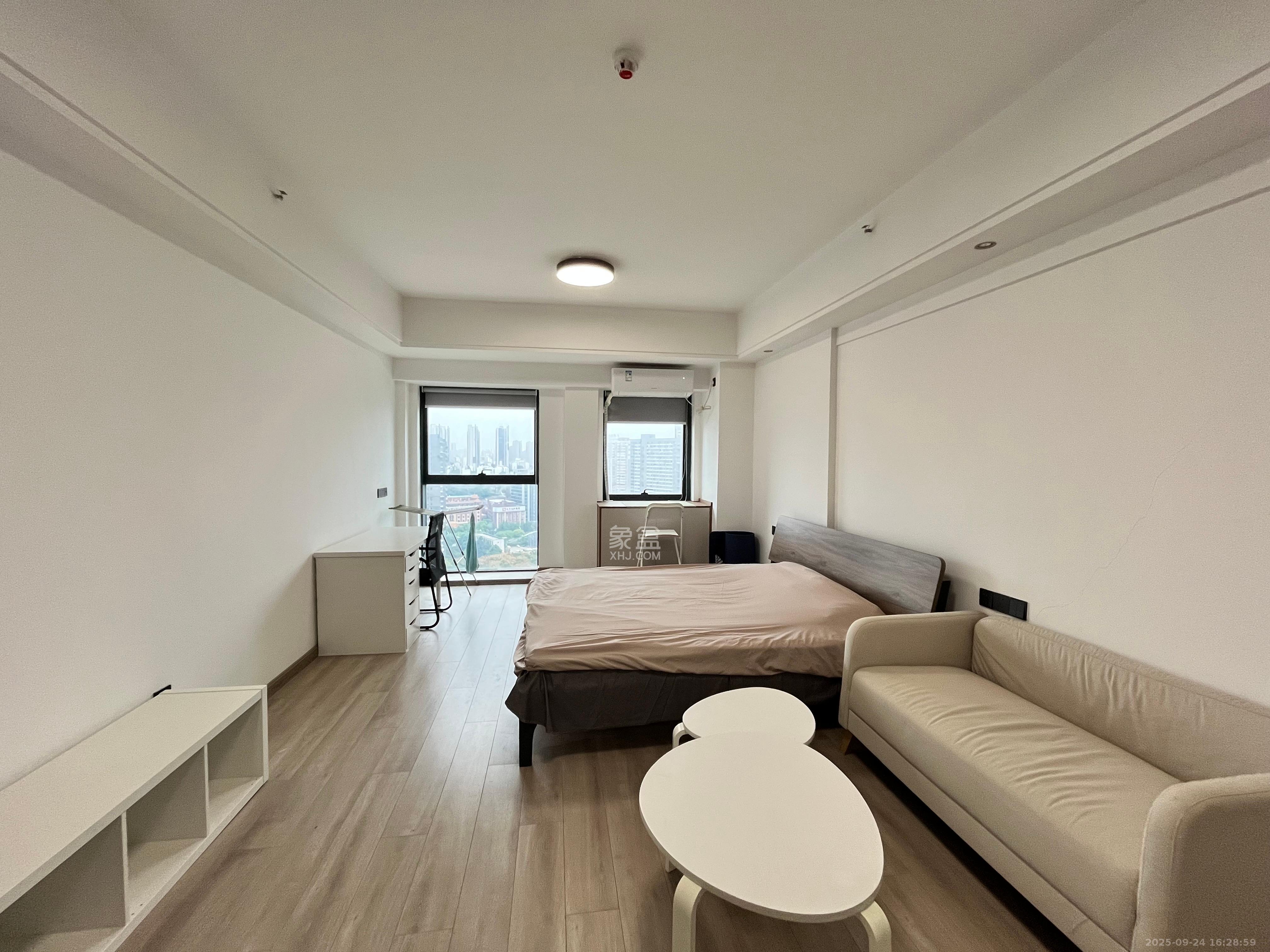 红星国际公寓  1室1厅1卫    1800.0元/月室内图