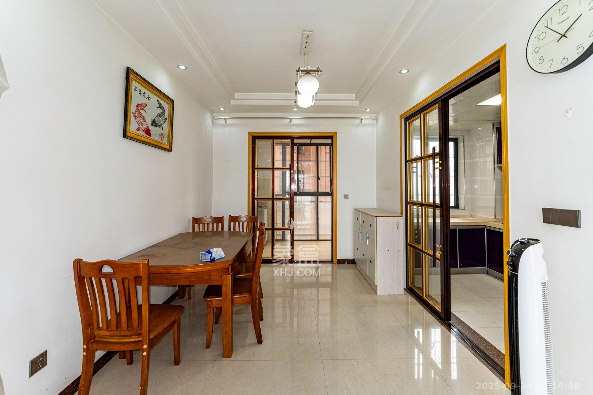 盛地尊域 3室2厅2卫 78.0万 盛地尊域 3室2厅2卫 78.0万客厅