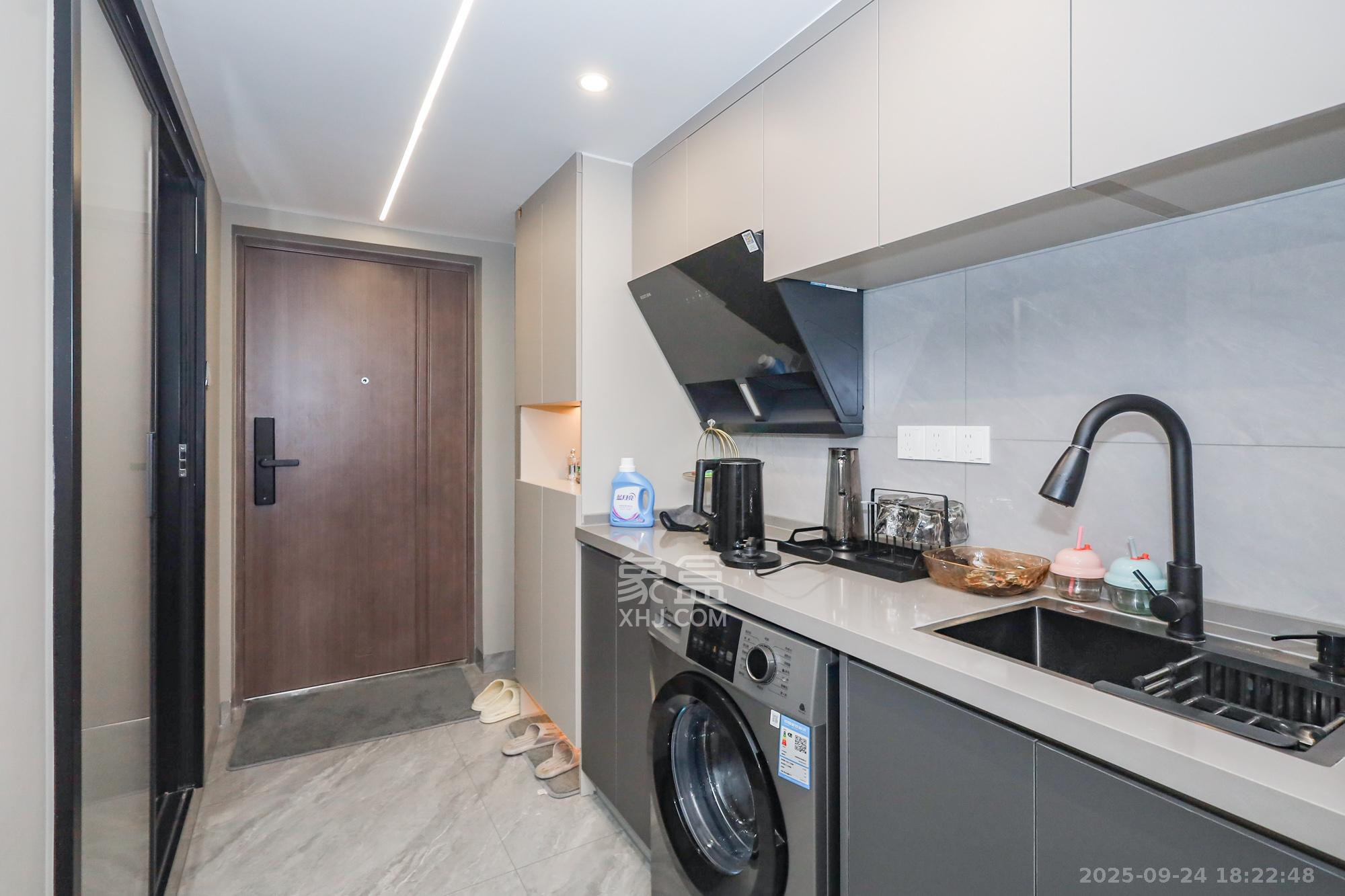 卓越中寰 2室1厅1卫 62.0万 卓越中寰 2室1厅1卫 62.0万厨房