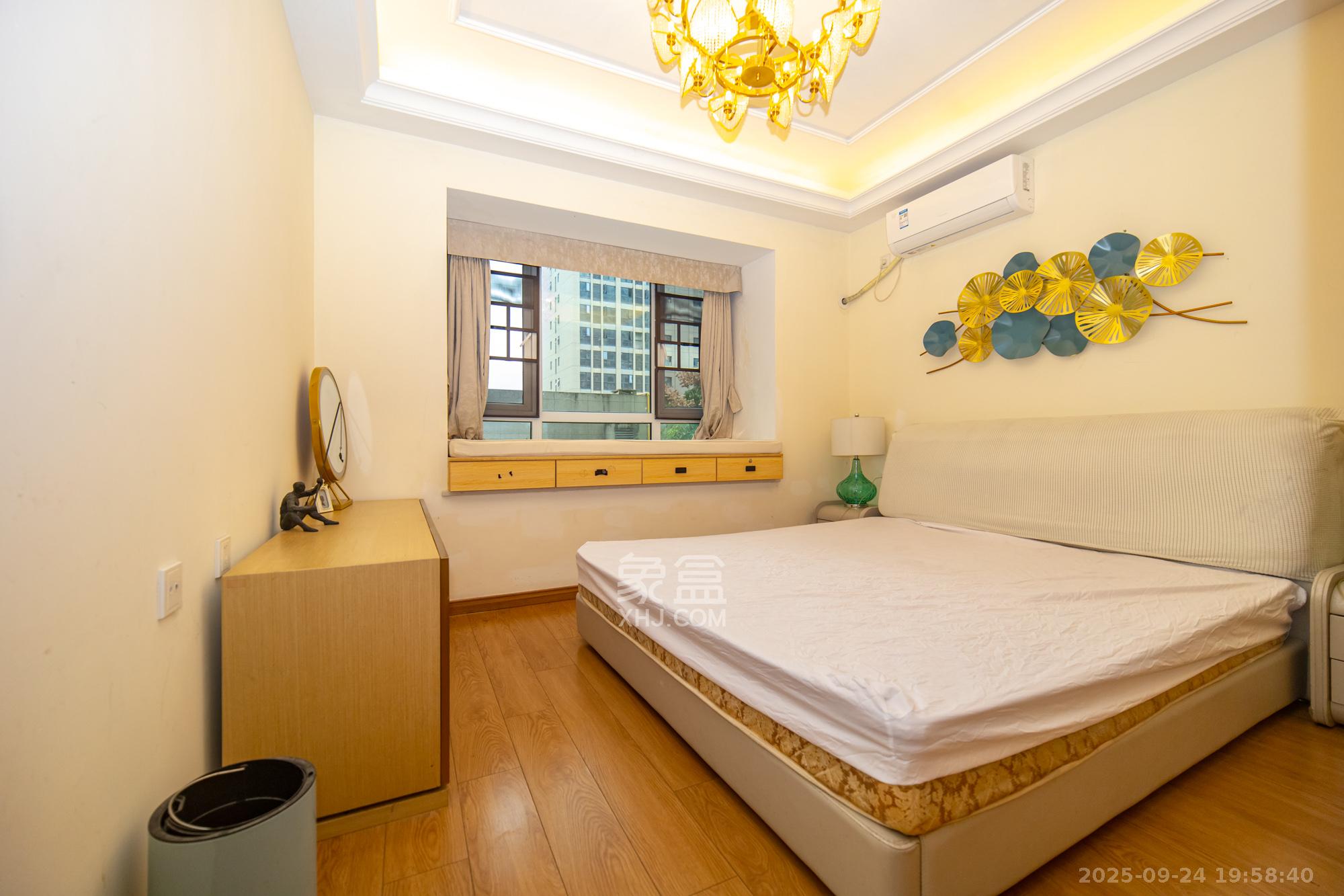 金科时代中心 4室2厅2卫 138.0万 金科时代中心 4室2厅2卫 138.0万卧室