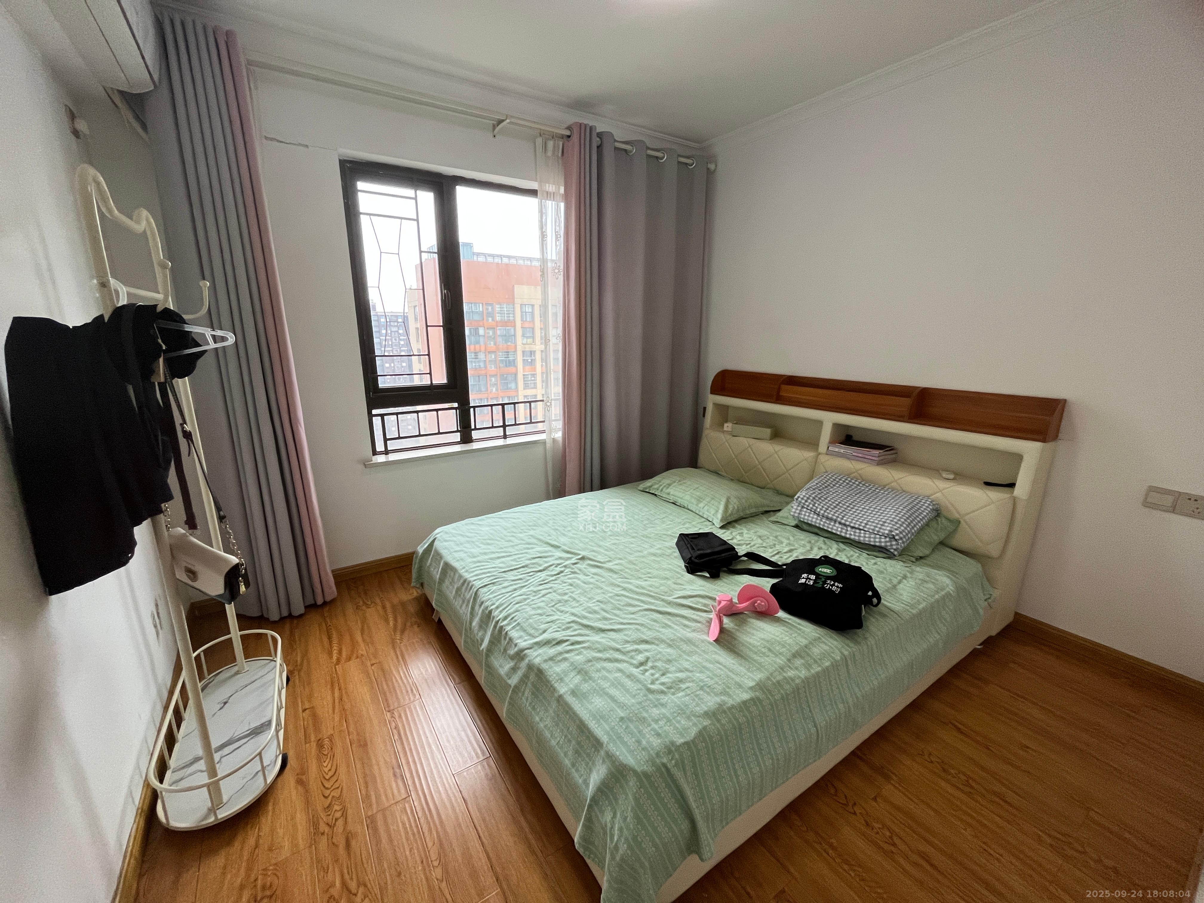 华润五彩城 3室2厅2卫 2300.0元/月 华润五彩城 3室2厅2卫 2300.0元/月室内图