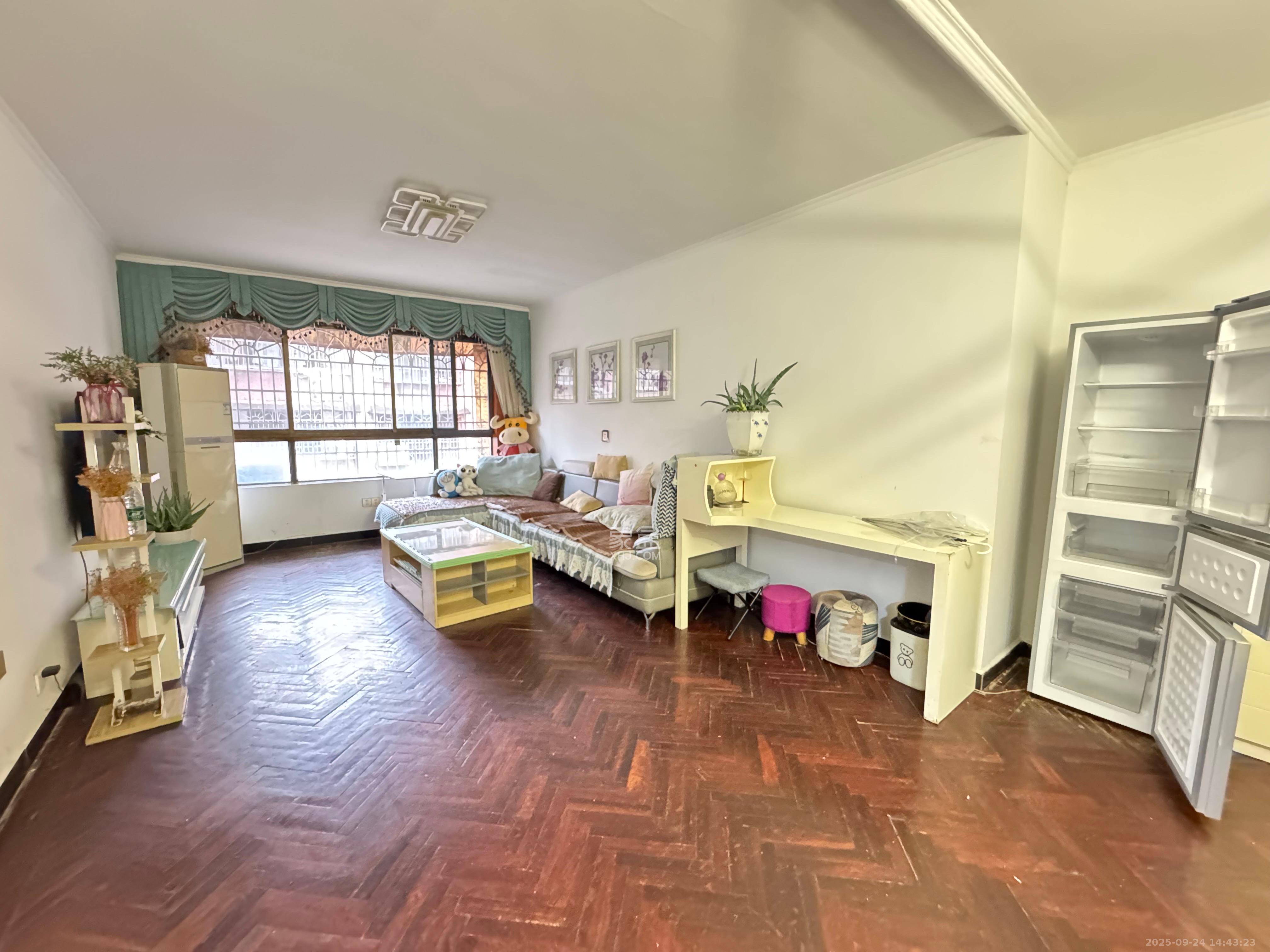 新富城  3室1厅1卫    2400.0元/月室内图