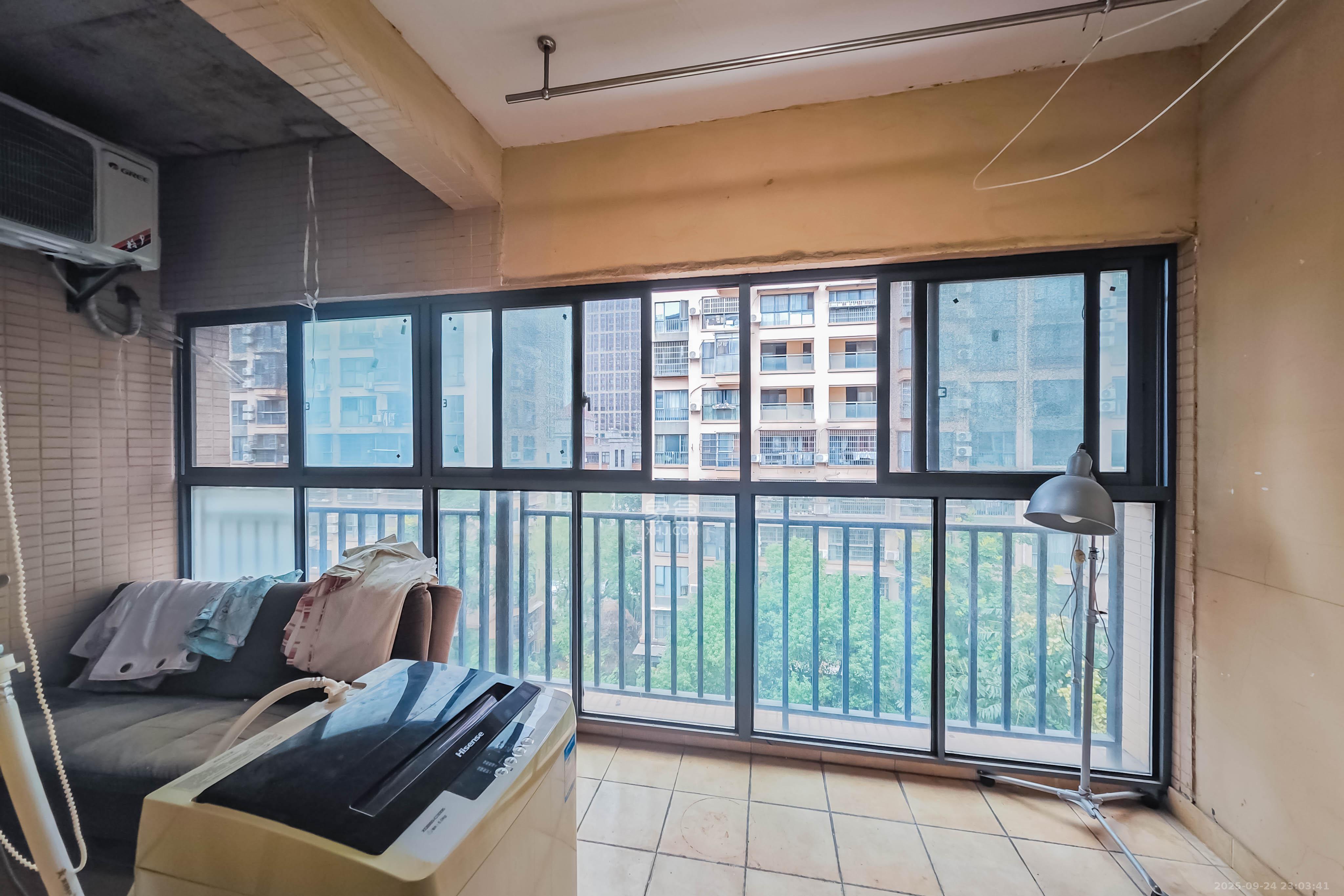 中城丽景香山园 3室2厅2卫 89.0万 中城丽景香山园 3室2厅2卫 89.0万其他