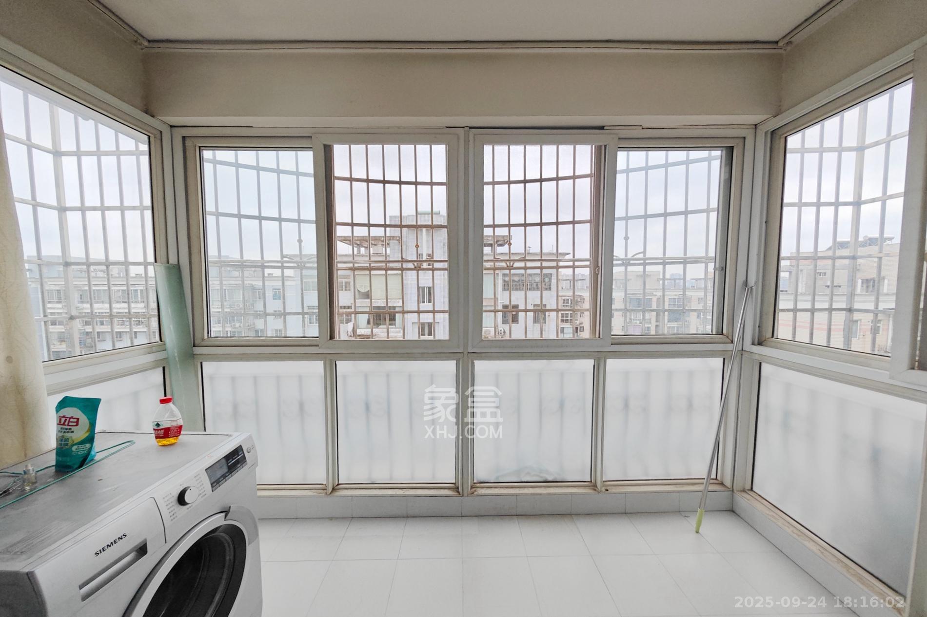 鑫天鑫城 4室2厅2卫 125.0万 鑫天鑫城 4室2厅2卫 125.0万阳台