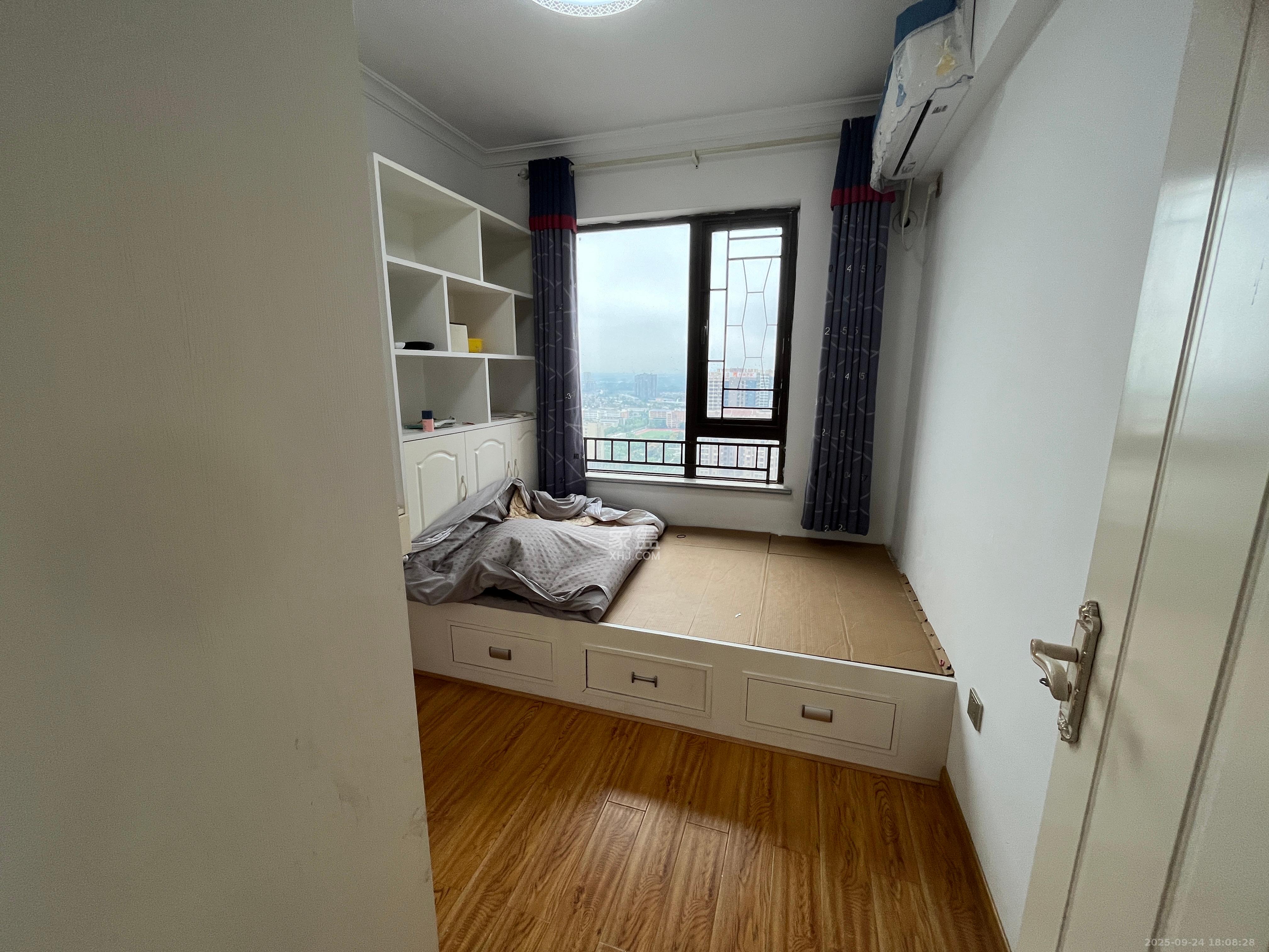 华润五彩城 3室2厅2卫 2300.0元/月 华润五彩城 3室2厅2卫 2300.0元/月室内图