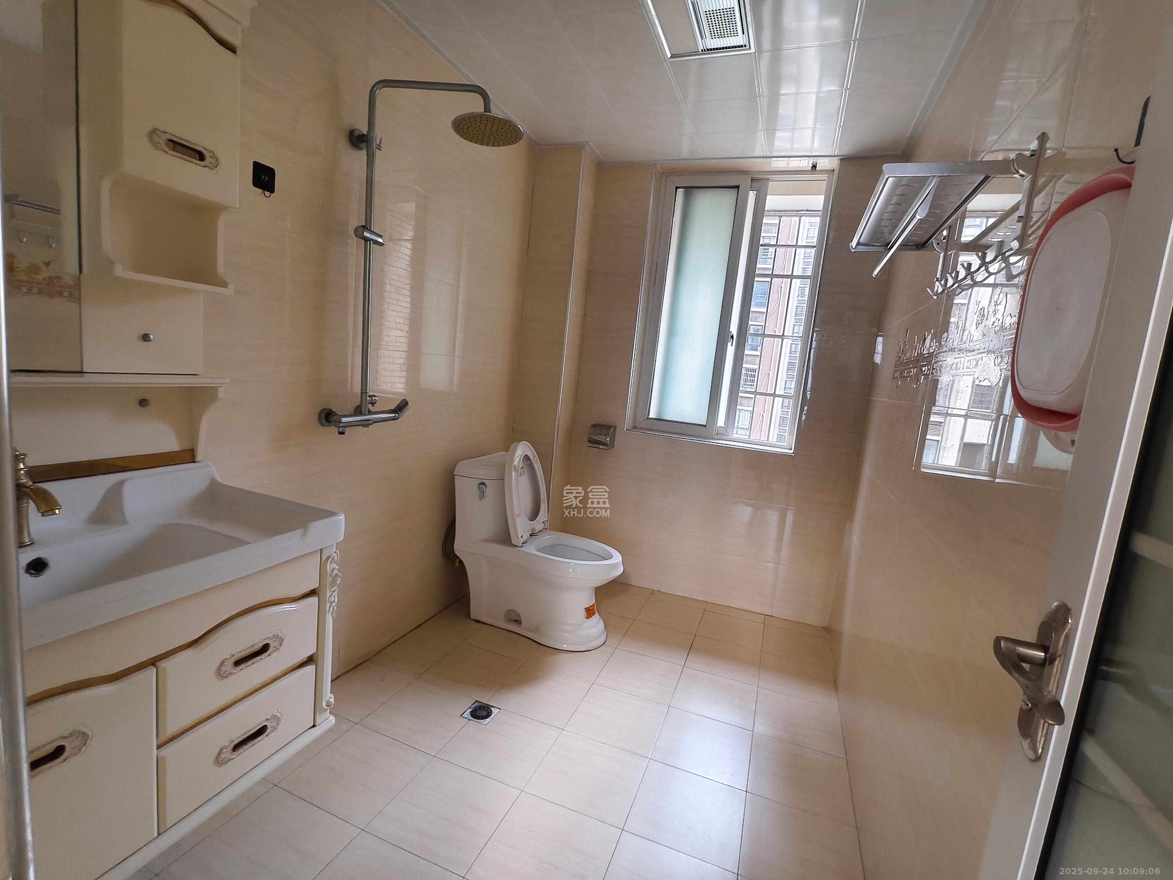 楚天世纪城东苑 3室2厅2卫 2000.0元/月 楚天世纪城东苑 3室2厅2卫 2000.0元/月室内图