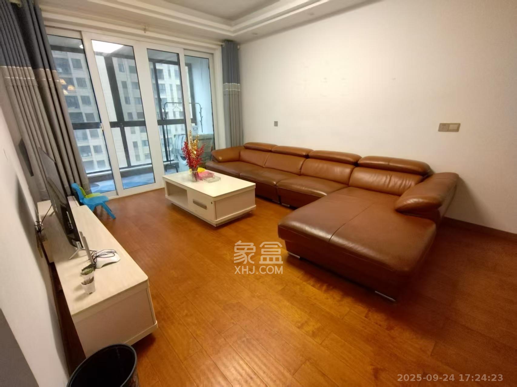 保利香槟国际  3室2厅2卫    2200.0元/月室内图