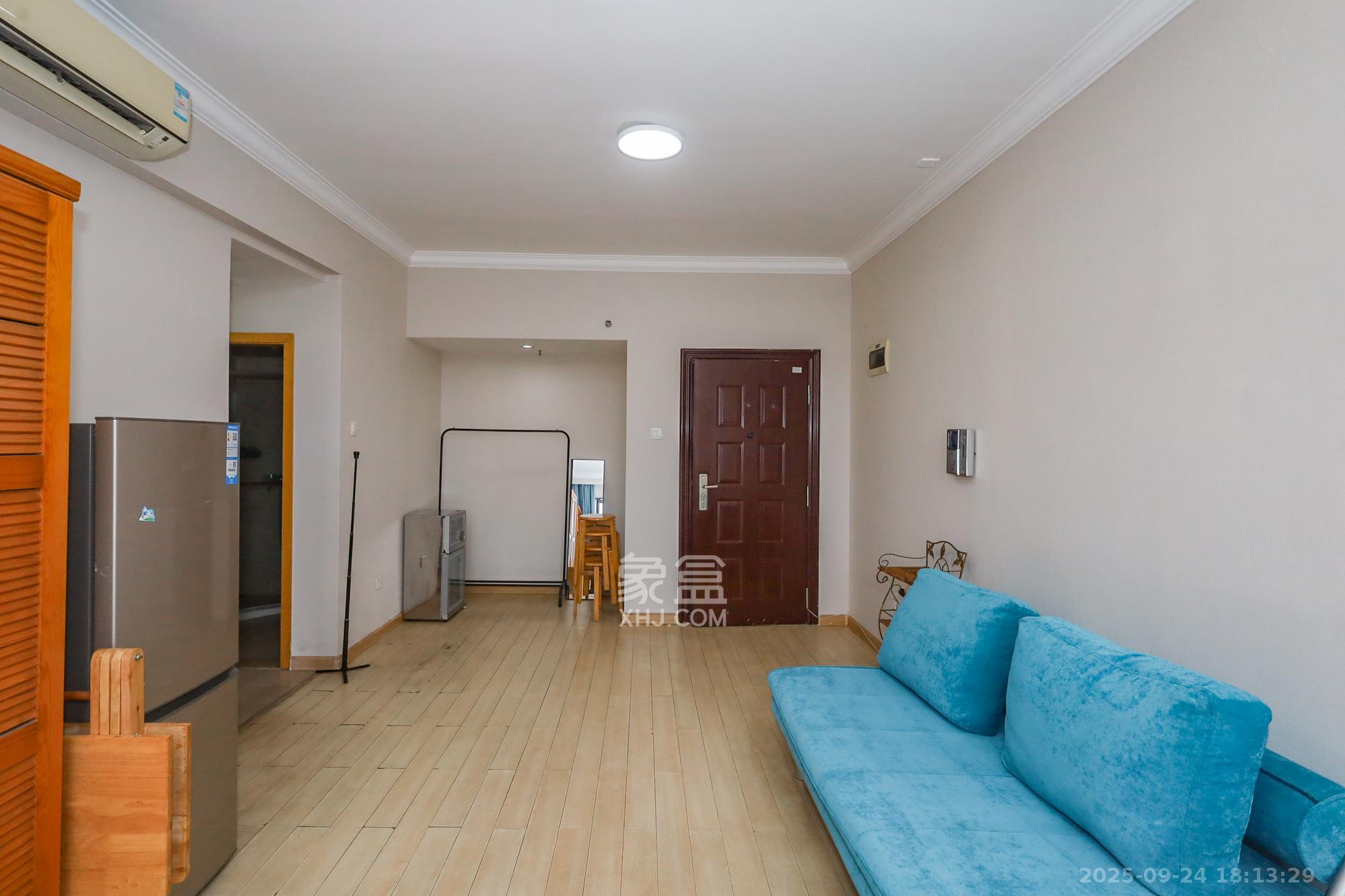 旭辉藏郡(藏郡、旭湘华府) 1室1厅1卫 28.0万 旭辉藏郡(藏郡、旭湘华府) 1室1厅1卫 28.0万客厅