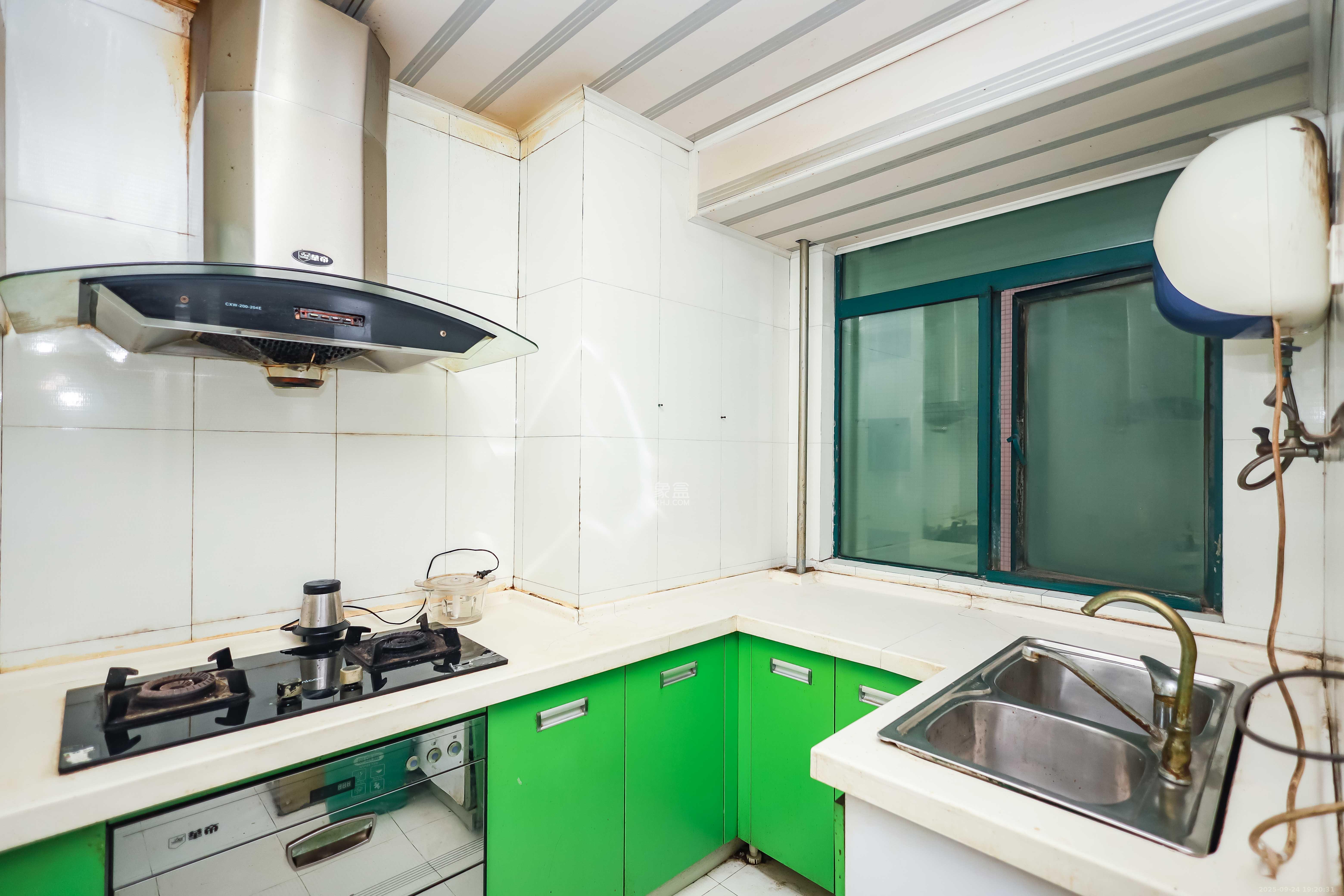 咸嘉新村嘉和苑 3室2厅1卫 118.0万 咸嘉新村嘉和苑 3室2厅1卫 118.0万厨房