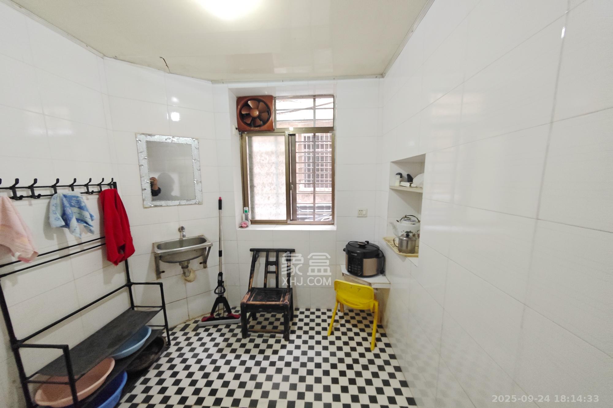 玻纤宿舍 1室1厅1卫 37.5万 玻纤宿舍 1室1厅1卫 37.5万厨房