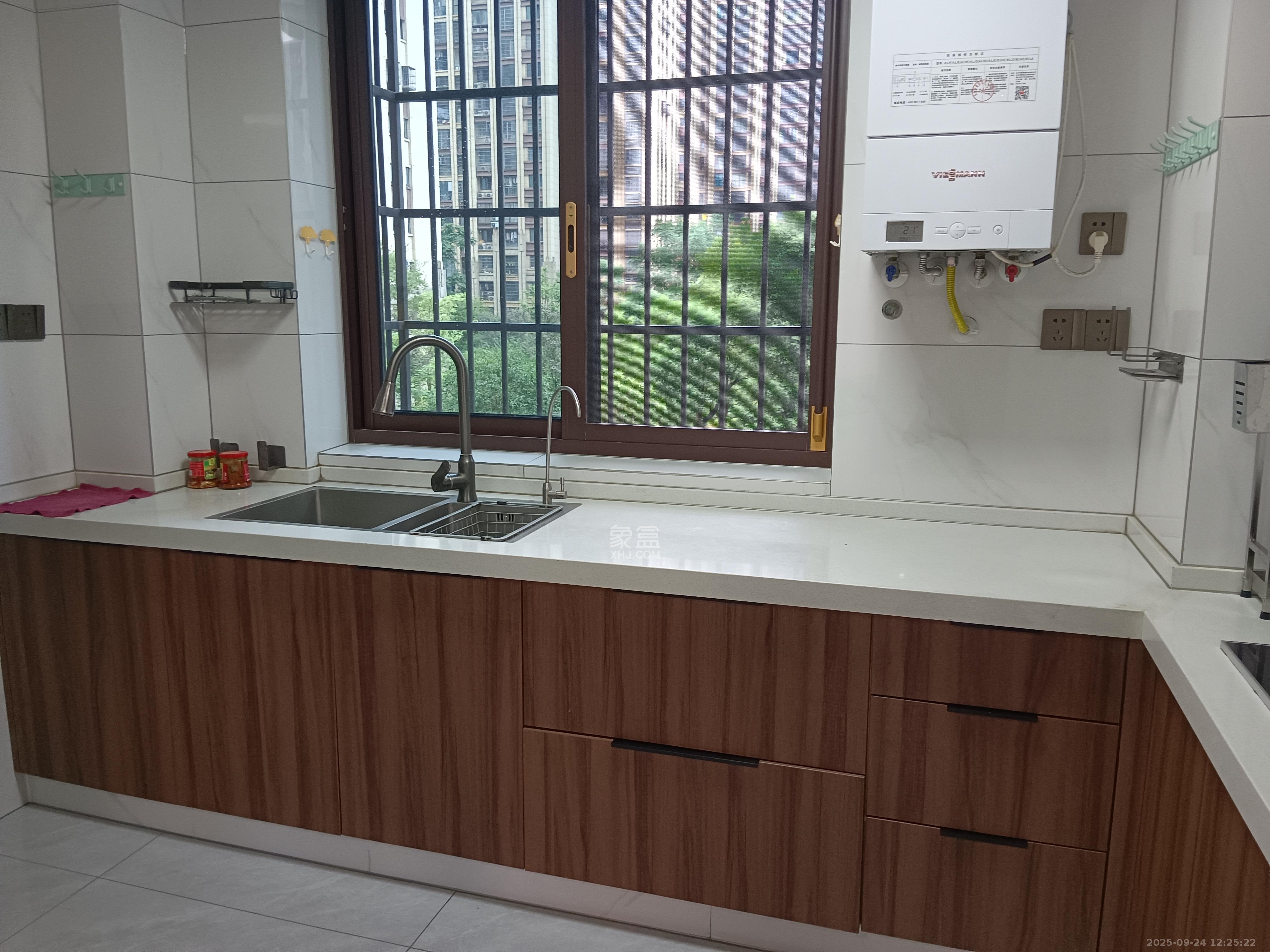 东方美地  4室2厅2卫    4000.0元/月室内图