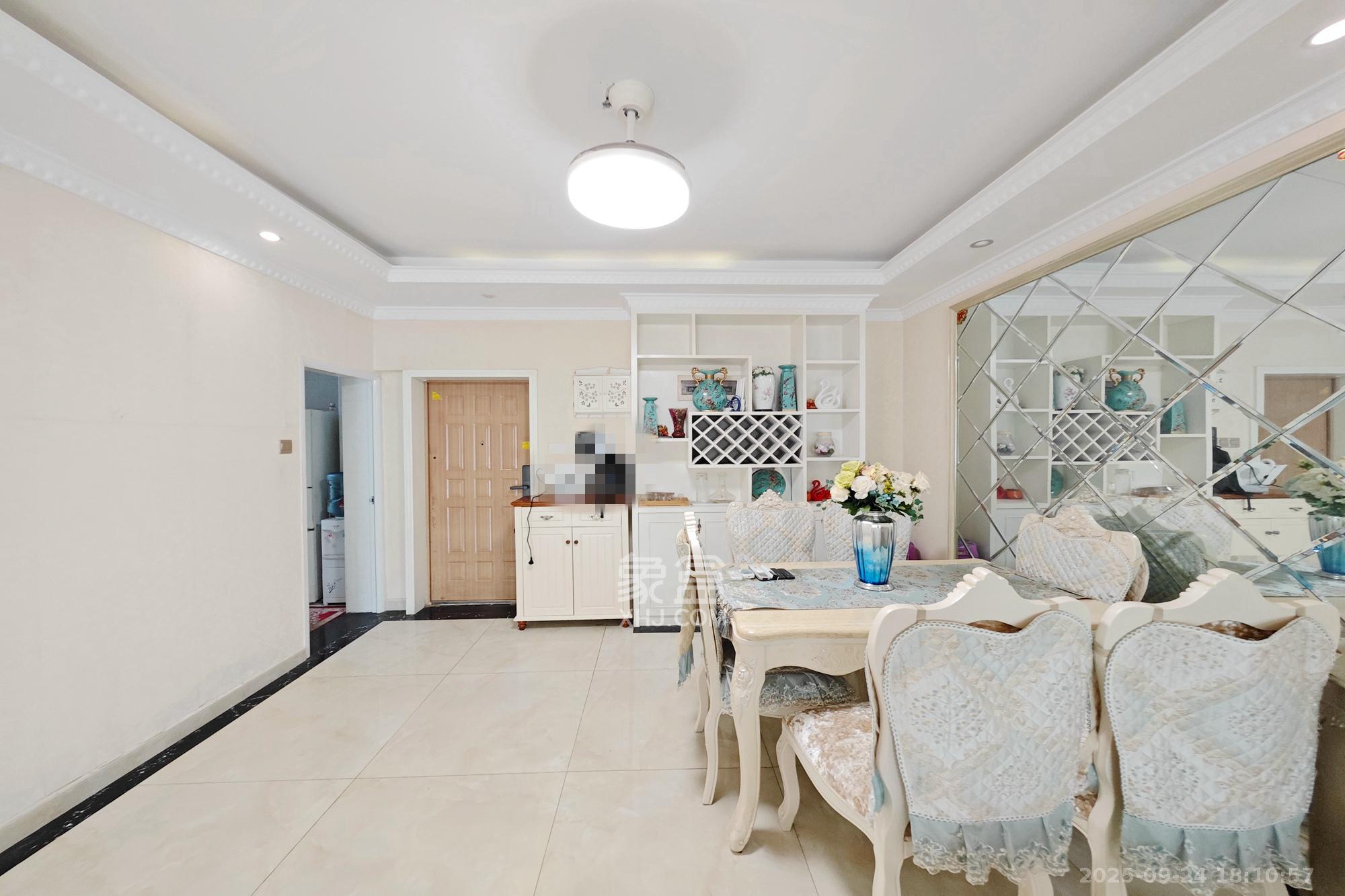 新城新世界一二三期  2室2厅1卫    83.0万 新城新世界一二三期  2室2厅1卫    83.0万客厅