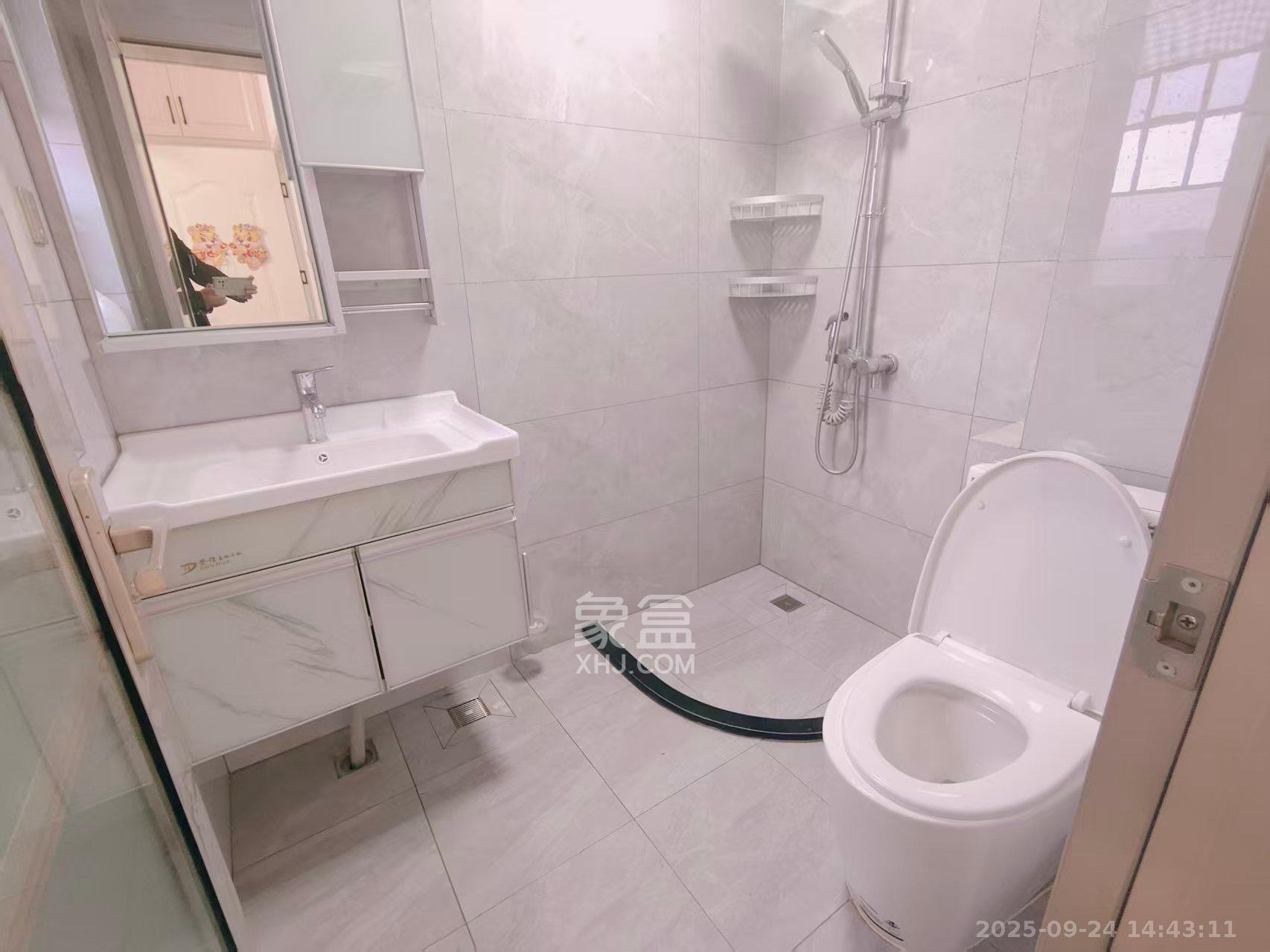 中国铁建洋湖苑 2室2厅2卫 2000.0元/月 中国铁建洋湖苑 2室2厅2卫 2000.0元/月室内图