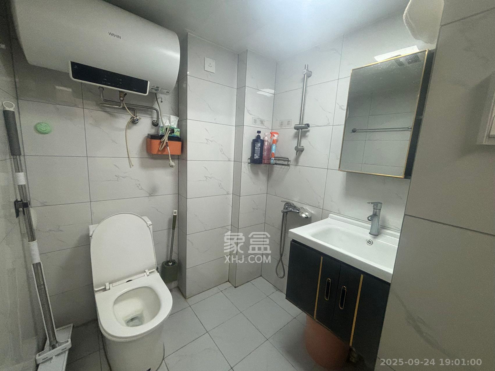 裕天国际商汇中心 1室1厅1卫 1600.0元/月 裕天国际商汇中心 1室1厅1卫 1600.0元/月室内图