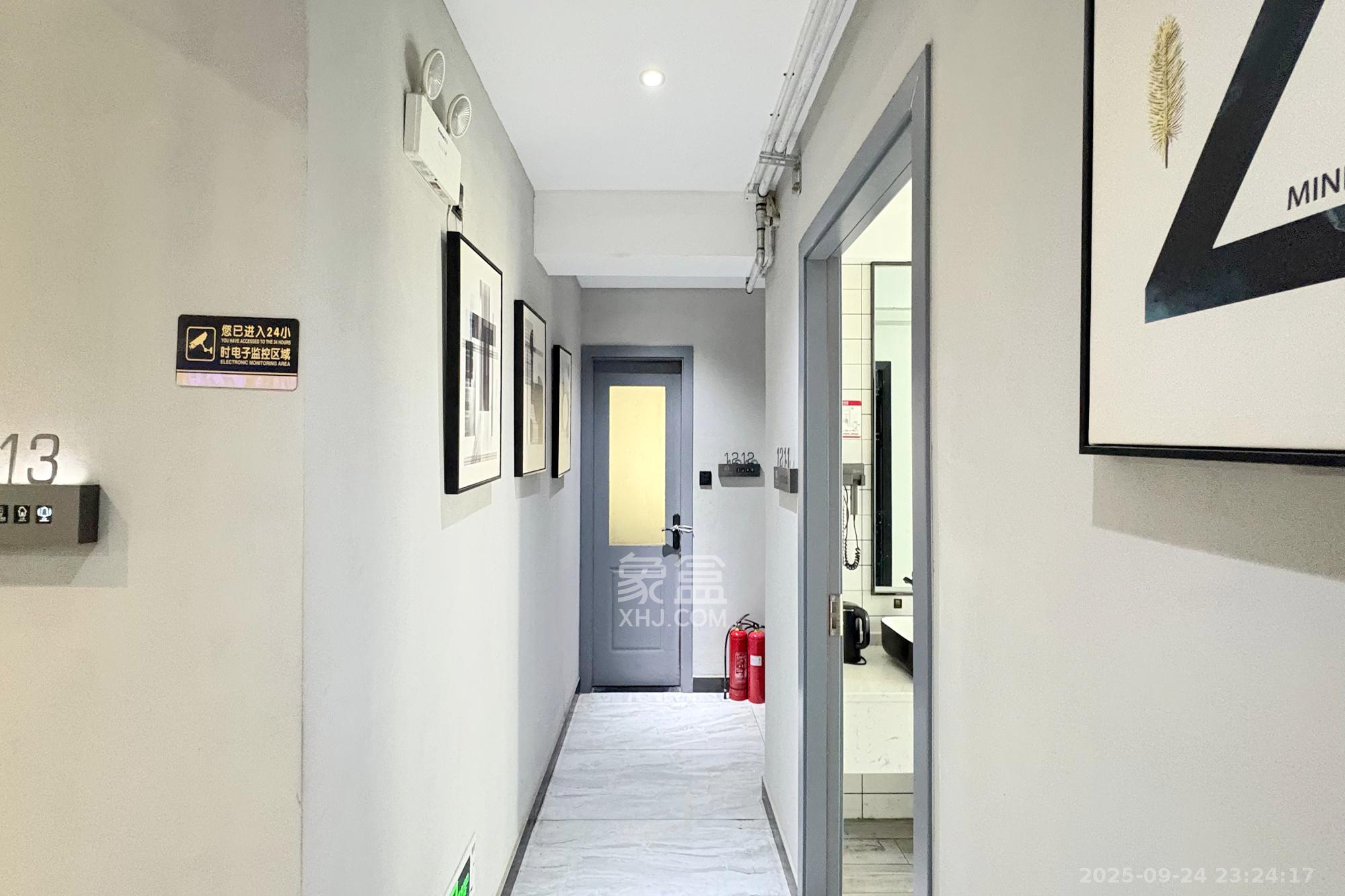 鸿盛大厦 4室2厅2卫 150.0万 鸿盛大厦 4室2厅2卫 150.0万卧室