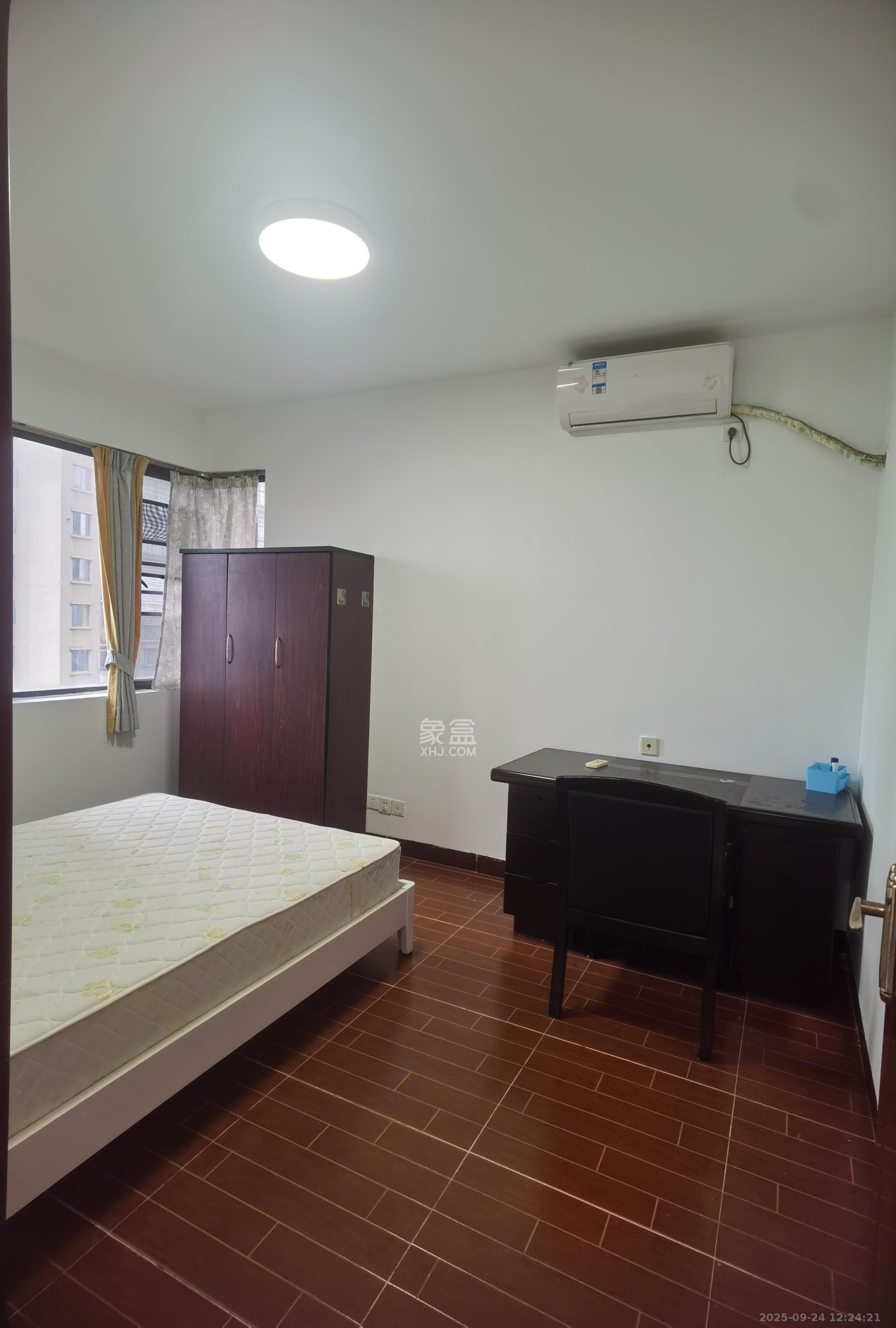 江河东澜湾 3室2厅1卫 2400.0元/月 江河东澜湾 3室2厅1卫 2400.0元/月室内图