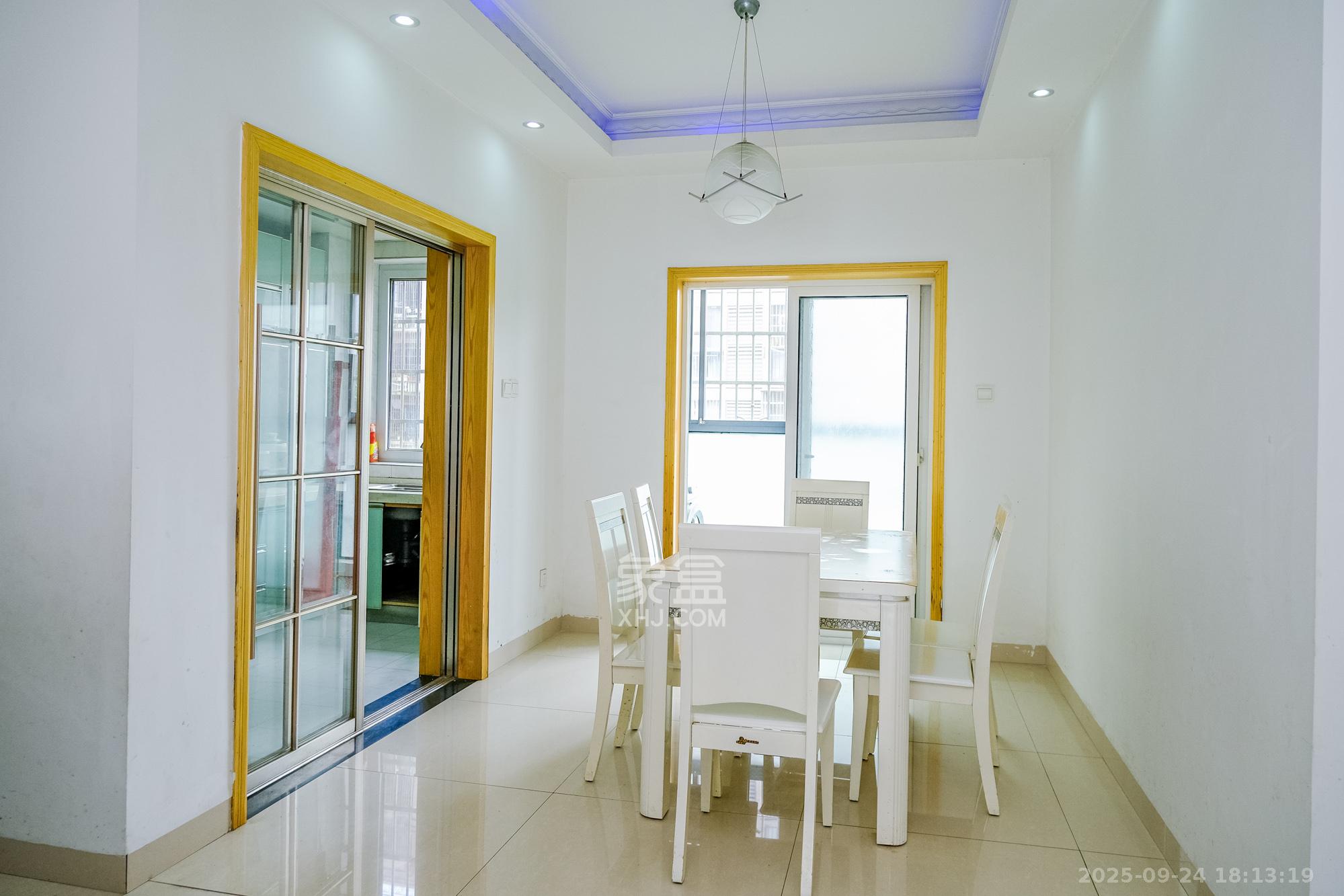 山水湾 3室2厅2卫 1700.0元/月 山水湾 3室2厅2卫 1700.0元/月室内图