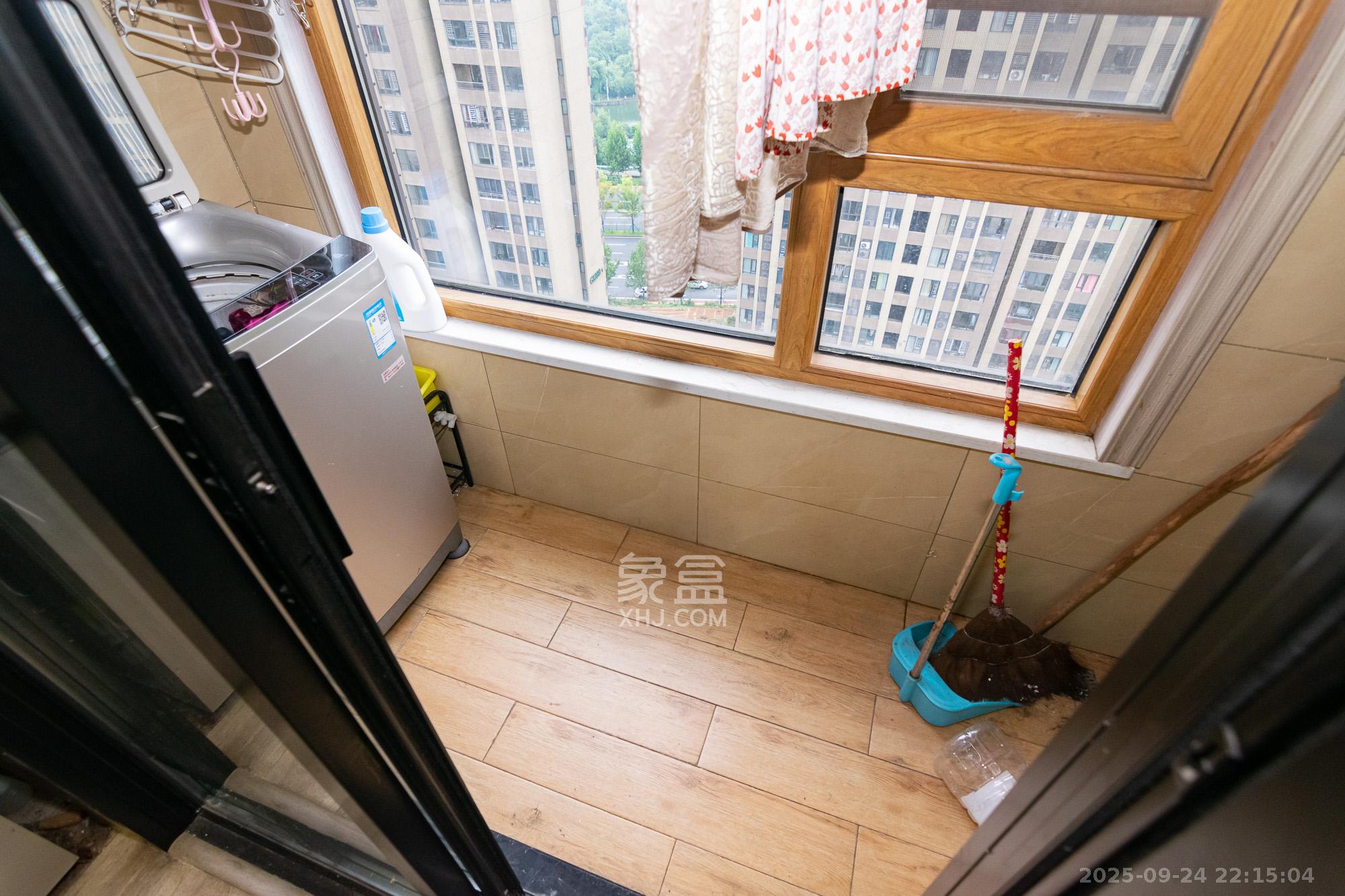 金地三千府（金地湖山樾、金地自在城）  3室2厅2卫    82.0万阳台