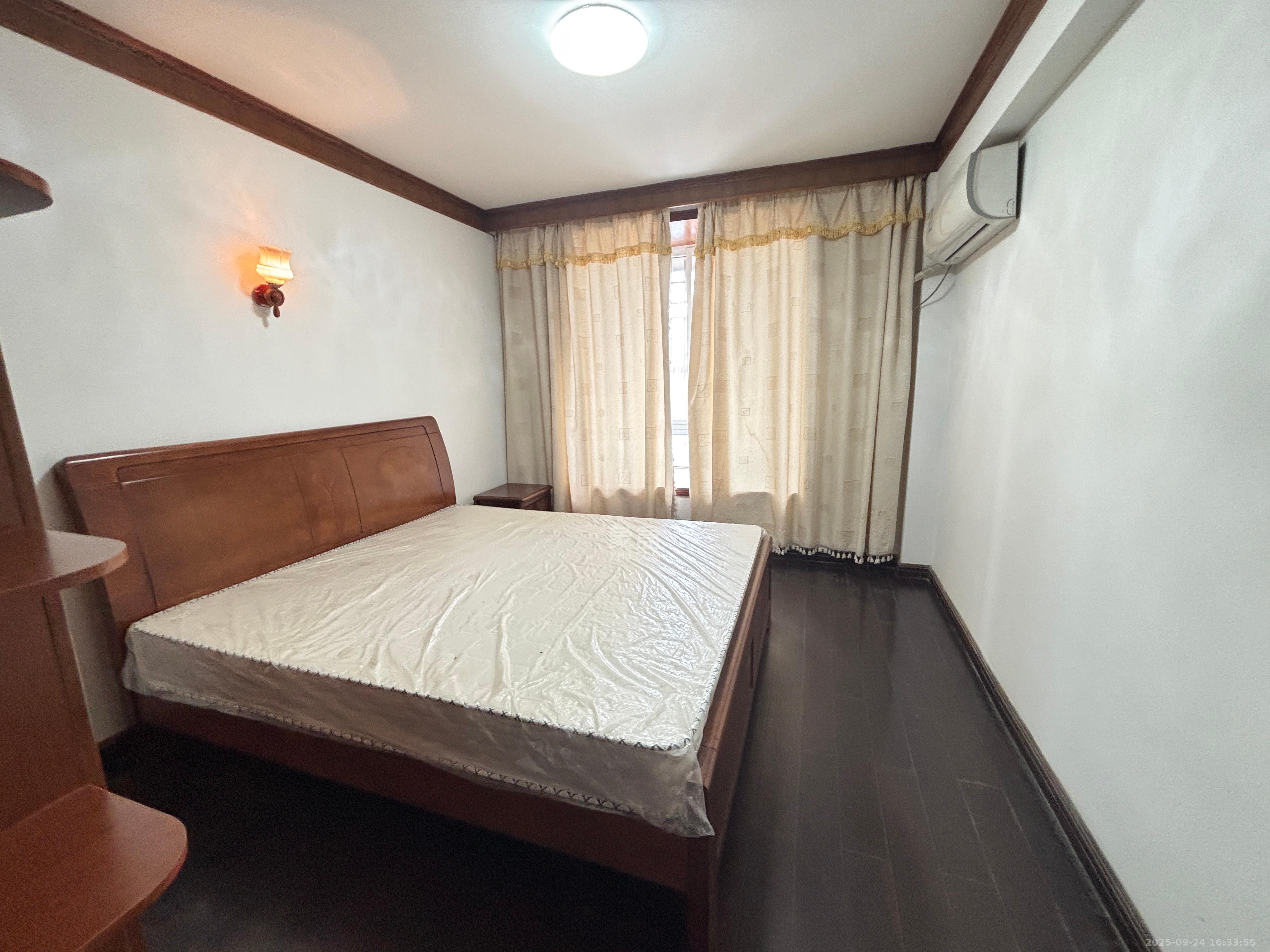 景湾小区(井湾小区) 3室2厅1卫 1700.0元/月 景湾小区(井湾小区) 3室2厅1卫 1700.0元/月室内图