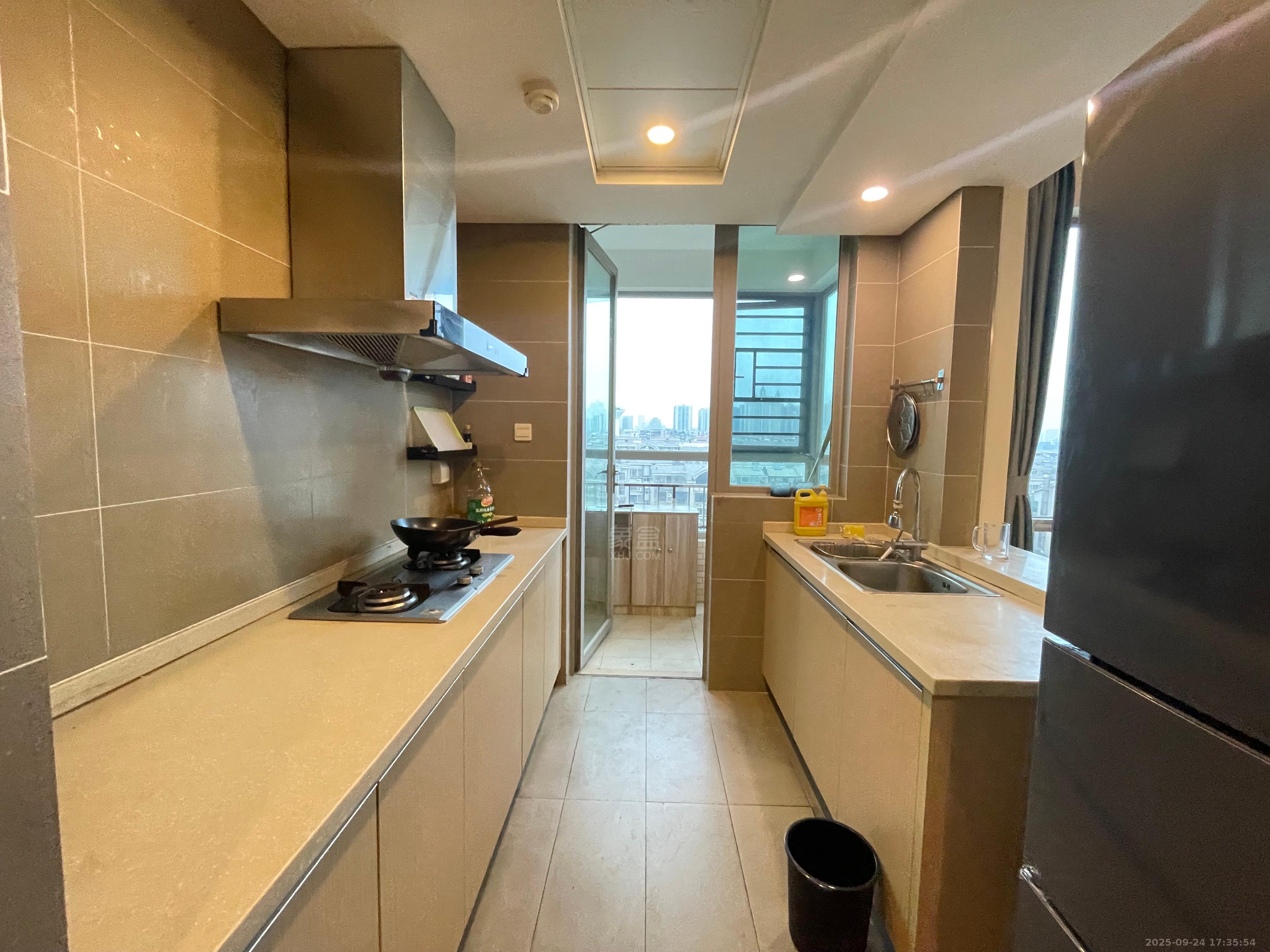 晋合湘水湾三期  3室2厅2卫    3000.0元/月 晋合湘水湾三期  3室2厅2卫    3000.0元/月室内图