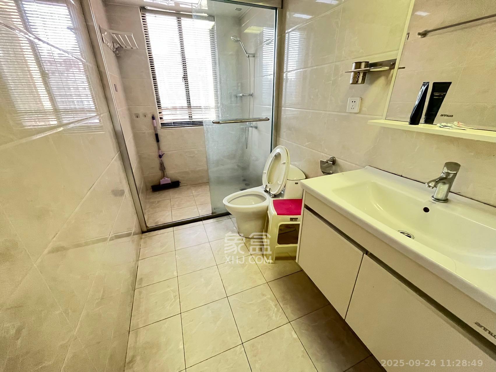 星城世家 3室2厅2卫 3800.0元/月 星城世家 3室2厅2卫 3800.0元/月室内图