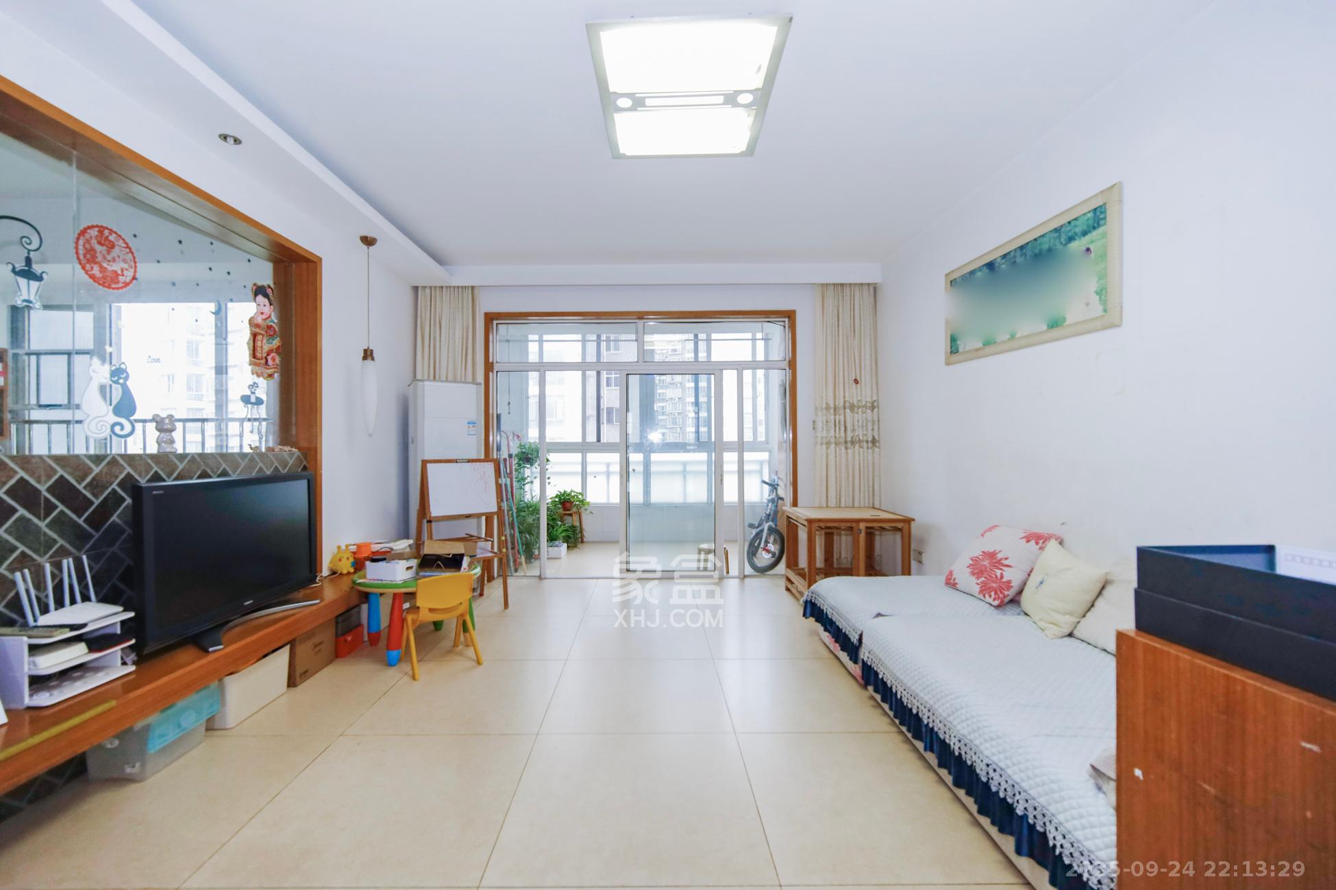 中建桂苑  3室2厅2卫    78.0万客厅
