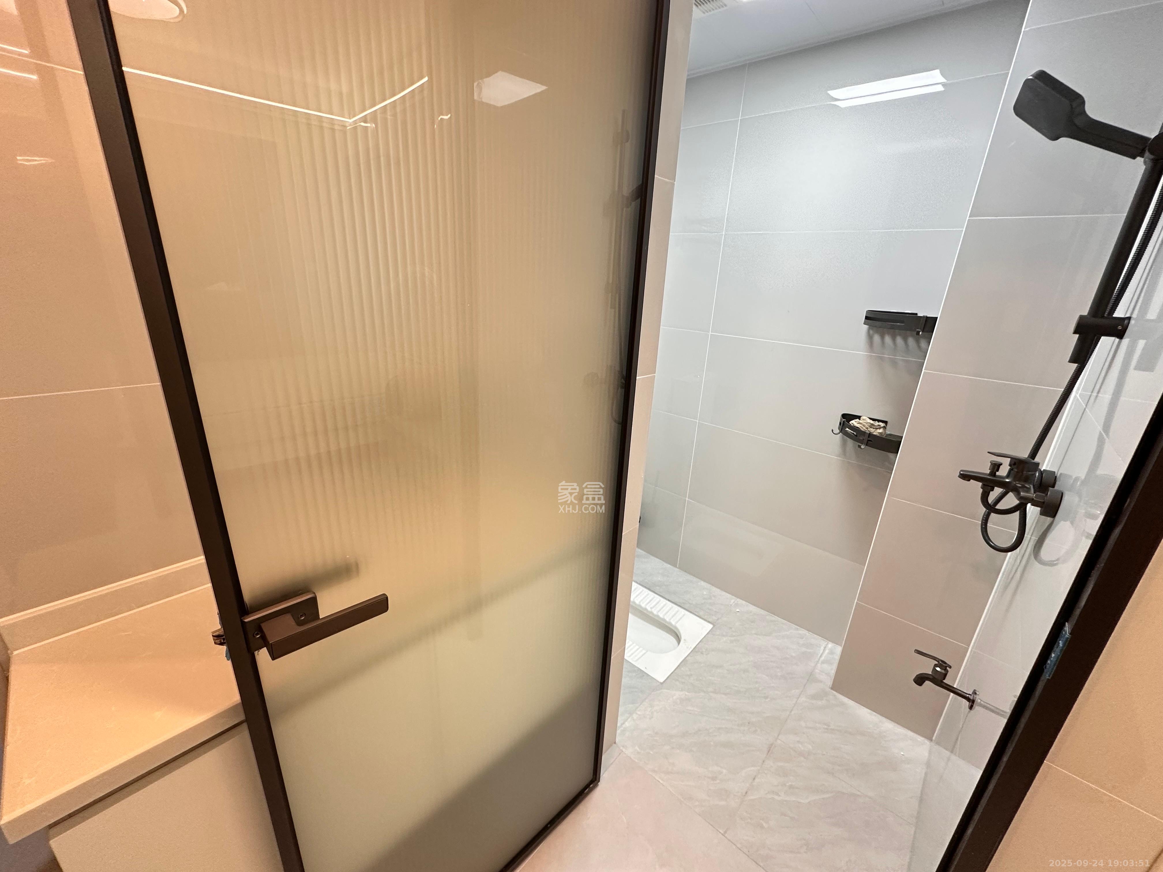 嘉雨兴园 1室1厅1卫 2100.0元/月 嘉雨兴园 1室1厅1卫 2100.0元/月室内图