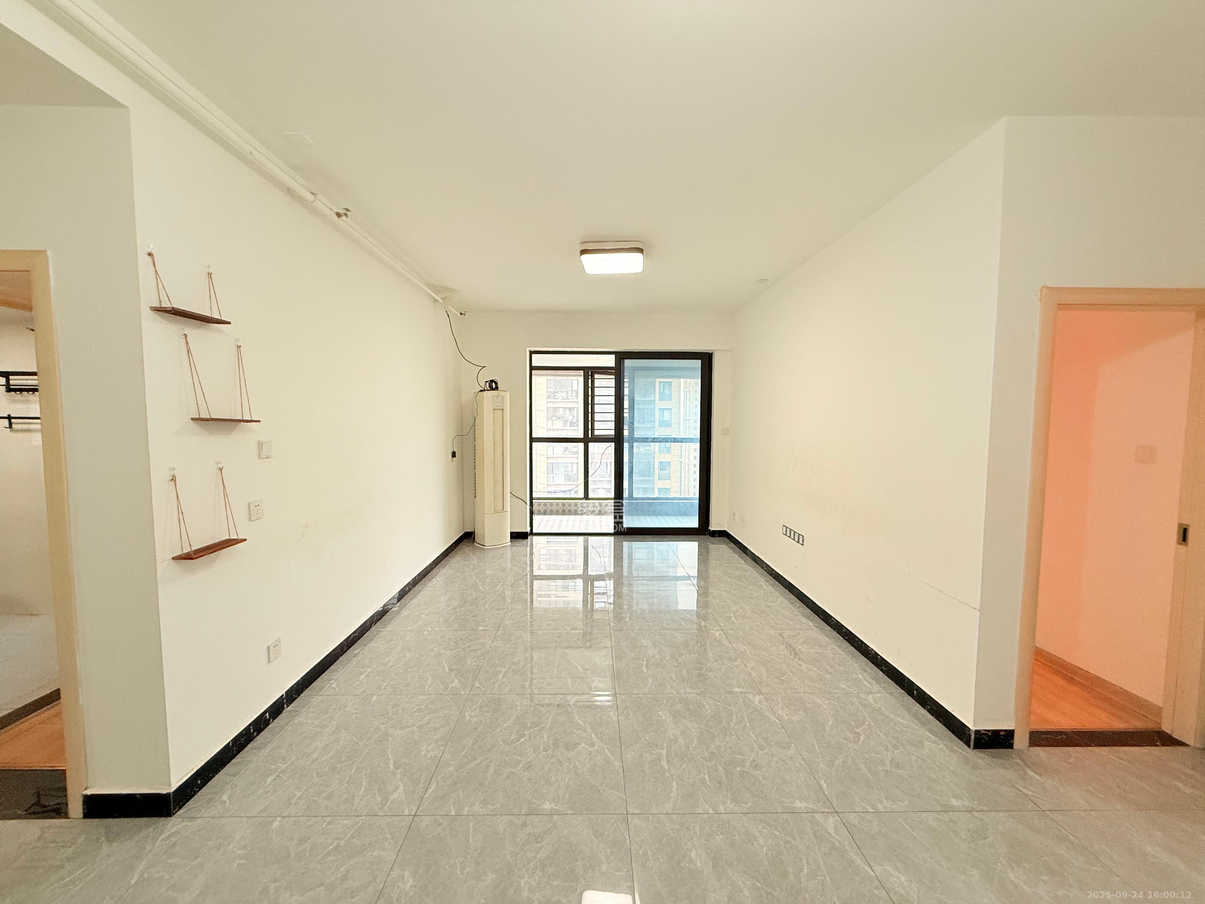 明昇壹城(明昇时代广场)二期  3室2厅2卫    2600.0元/月 明昇壹城(明昇时代广场)二期  3室2厅2卫    2600.0元/月