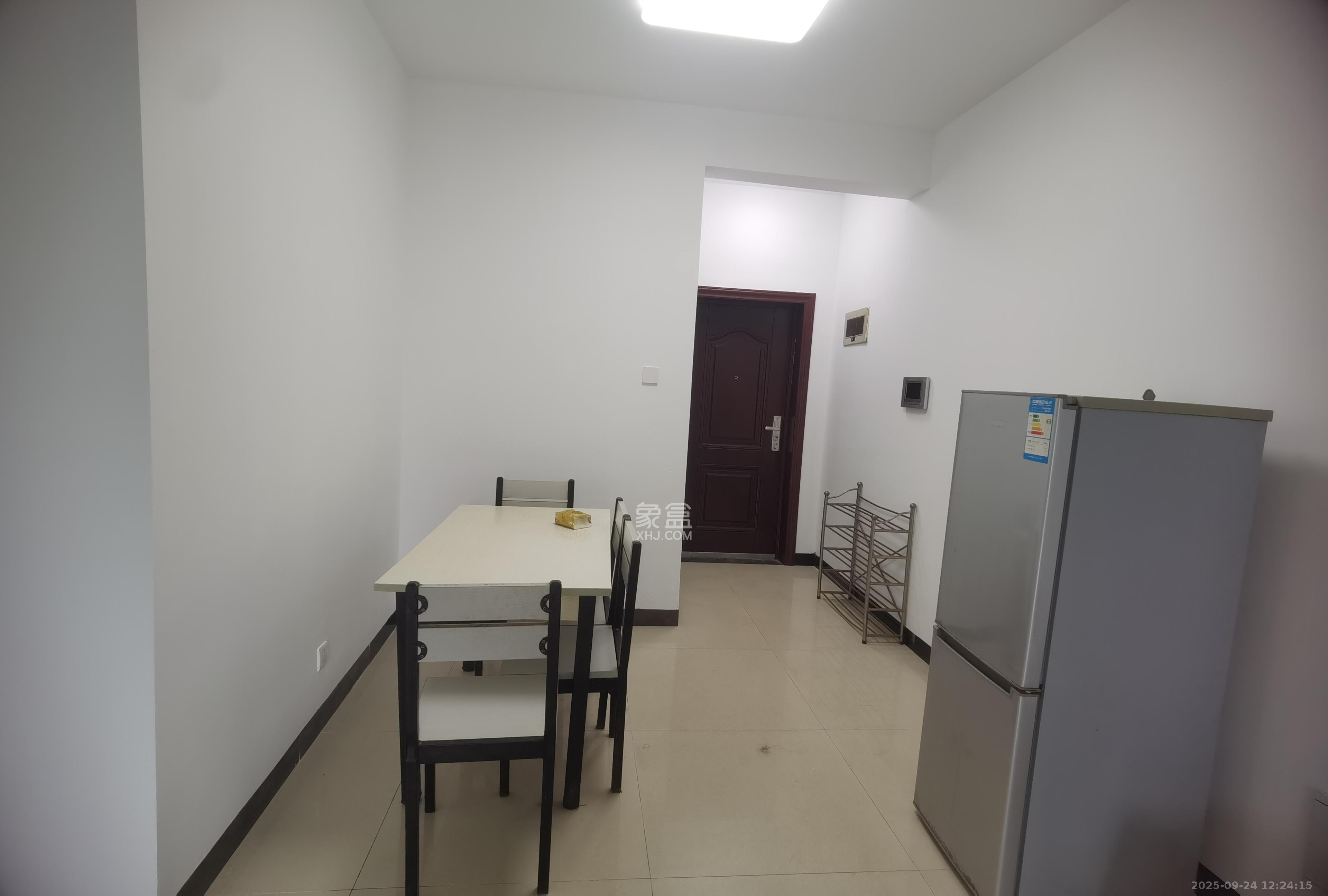 江河东澜湾 3室2厅1卫 2400.0元/月 江河东澜湾 3室2厅1卫 2400.0元/月室内图