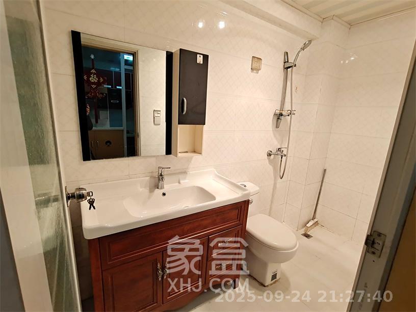 阳光100二期  2室1厅1卫   1800.00元/月室内图