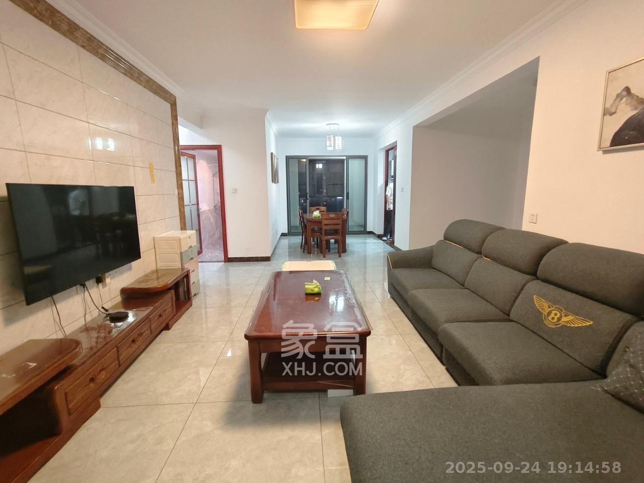 中交中央公园D4区 3室2厅2卫 2700.0元/月 中交中央公园D4区 3室2厅2卫 2700.0元/月室内图