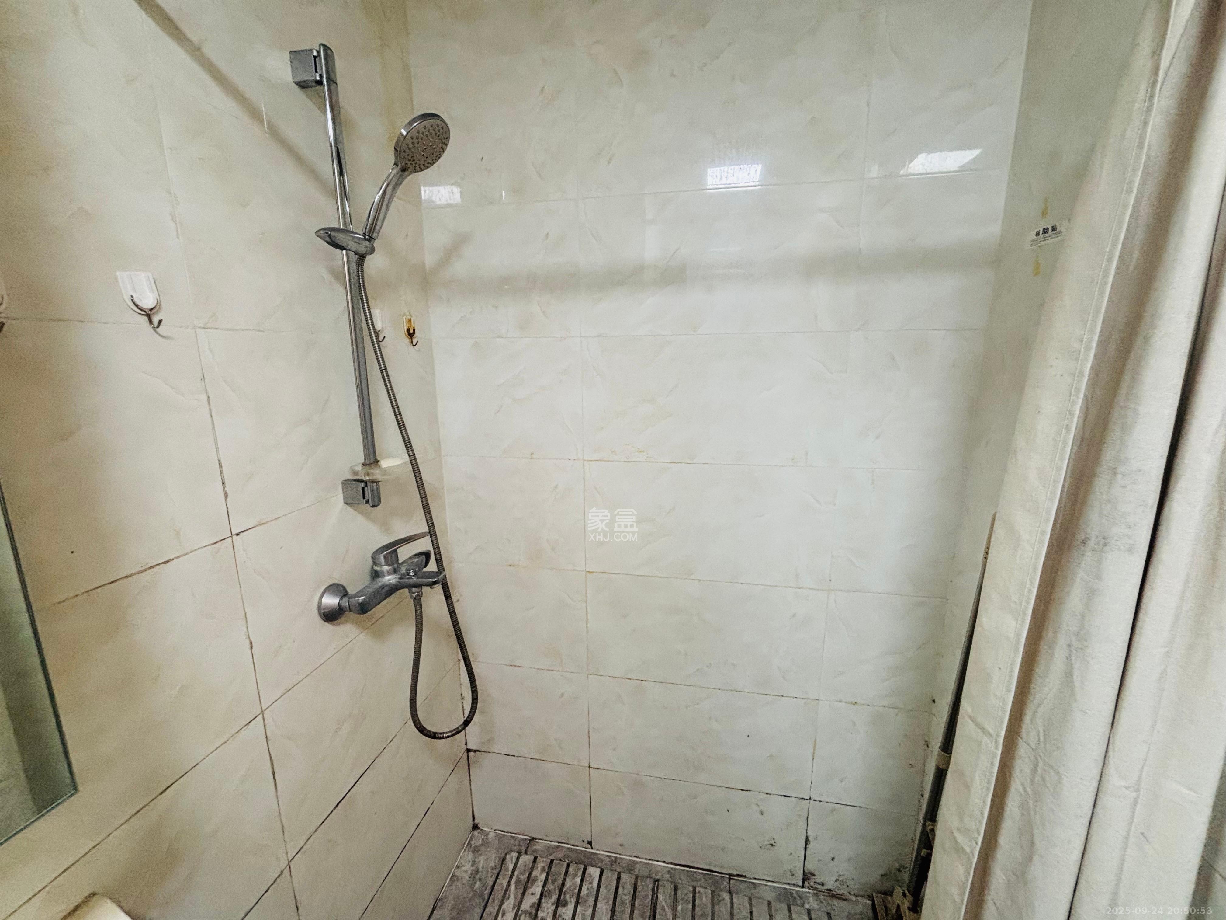 卓越浅水湾  1室1厅1卫    1400.0元/月 卓越浅水湾  1室1厅1卫    1400.0元/月室内图