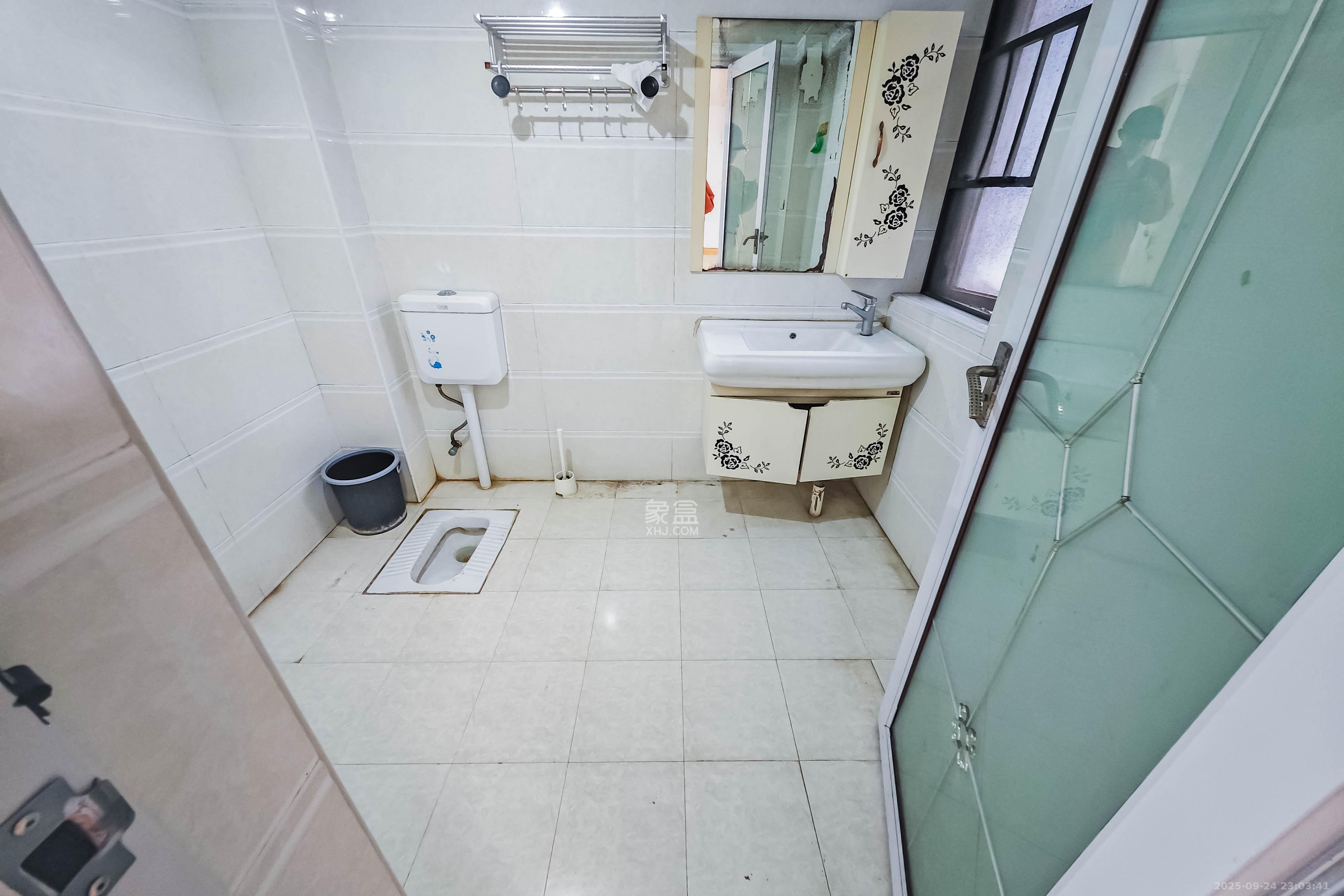 中城丽景香山园  3室2厅2卫    89.0万卫生间