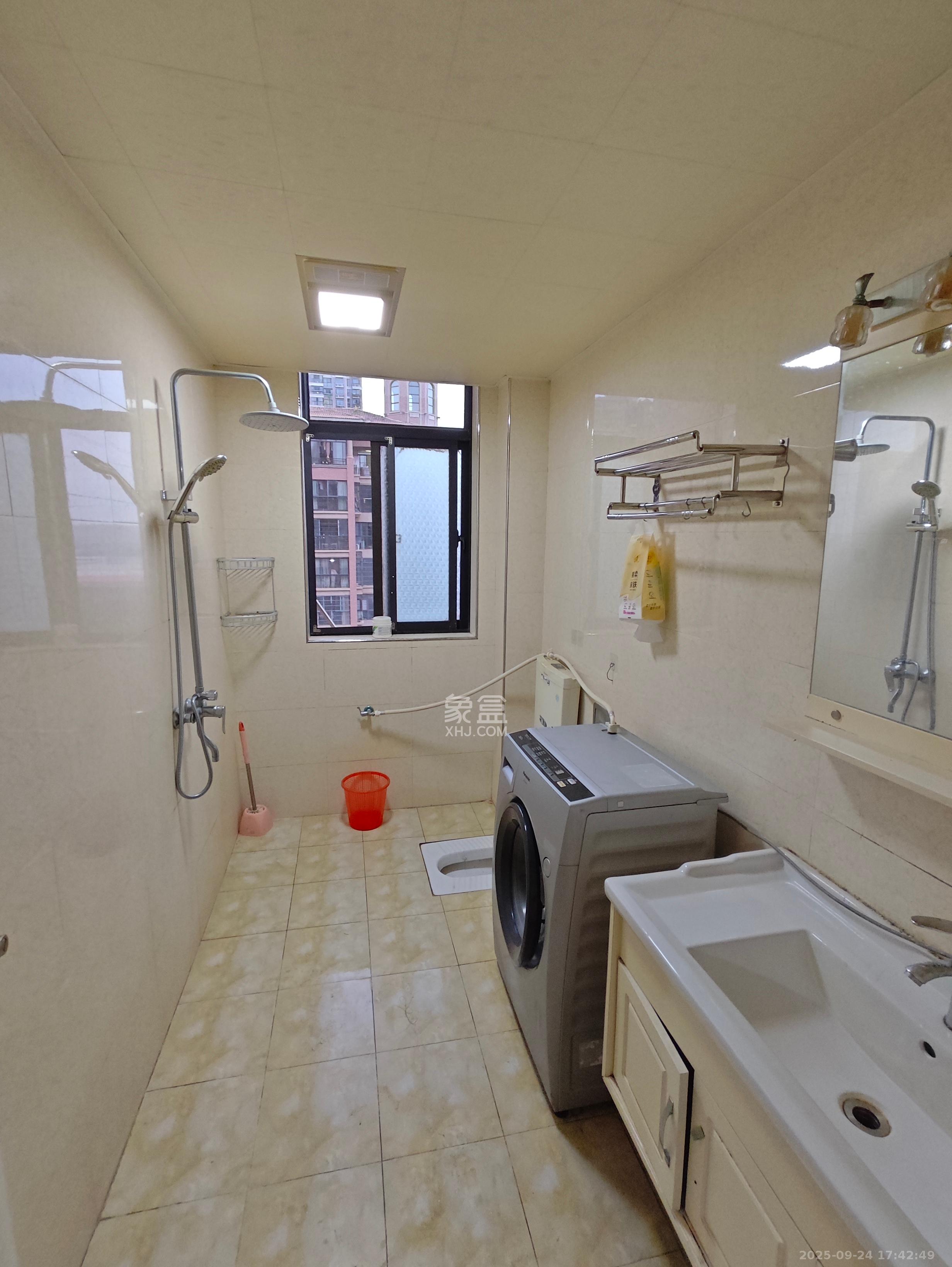 康桥长郡  4室2厅2卫    2000.0元/月室内图