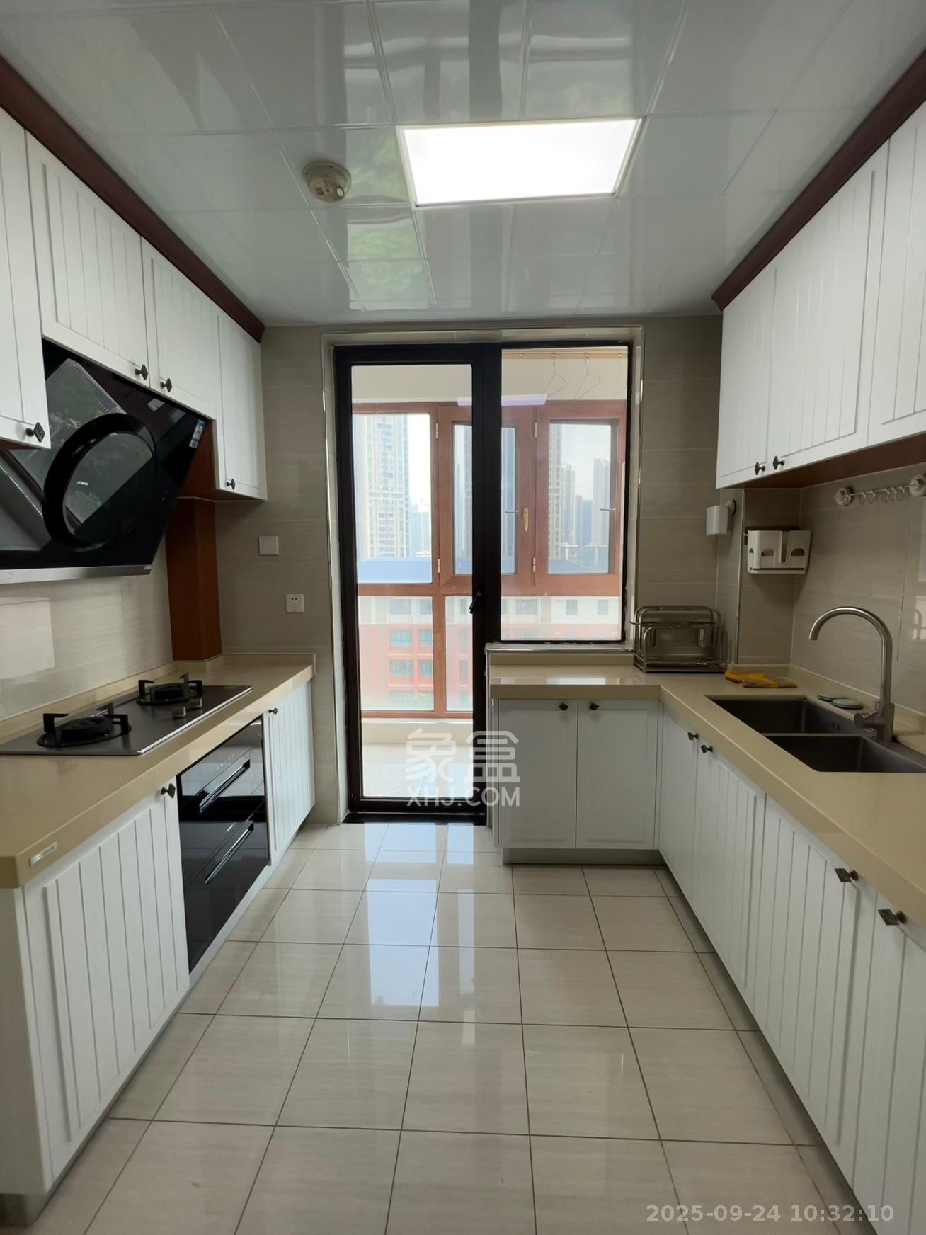 世茂外滩里(世茂铂翠湾三期) 3室2厅2卫 3400.0元/月 世茂外滩里(世茂铂翠湾三期) 3室2厅2卫 3400.0元/月室内图