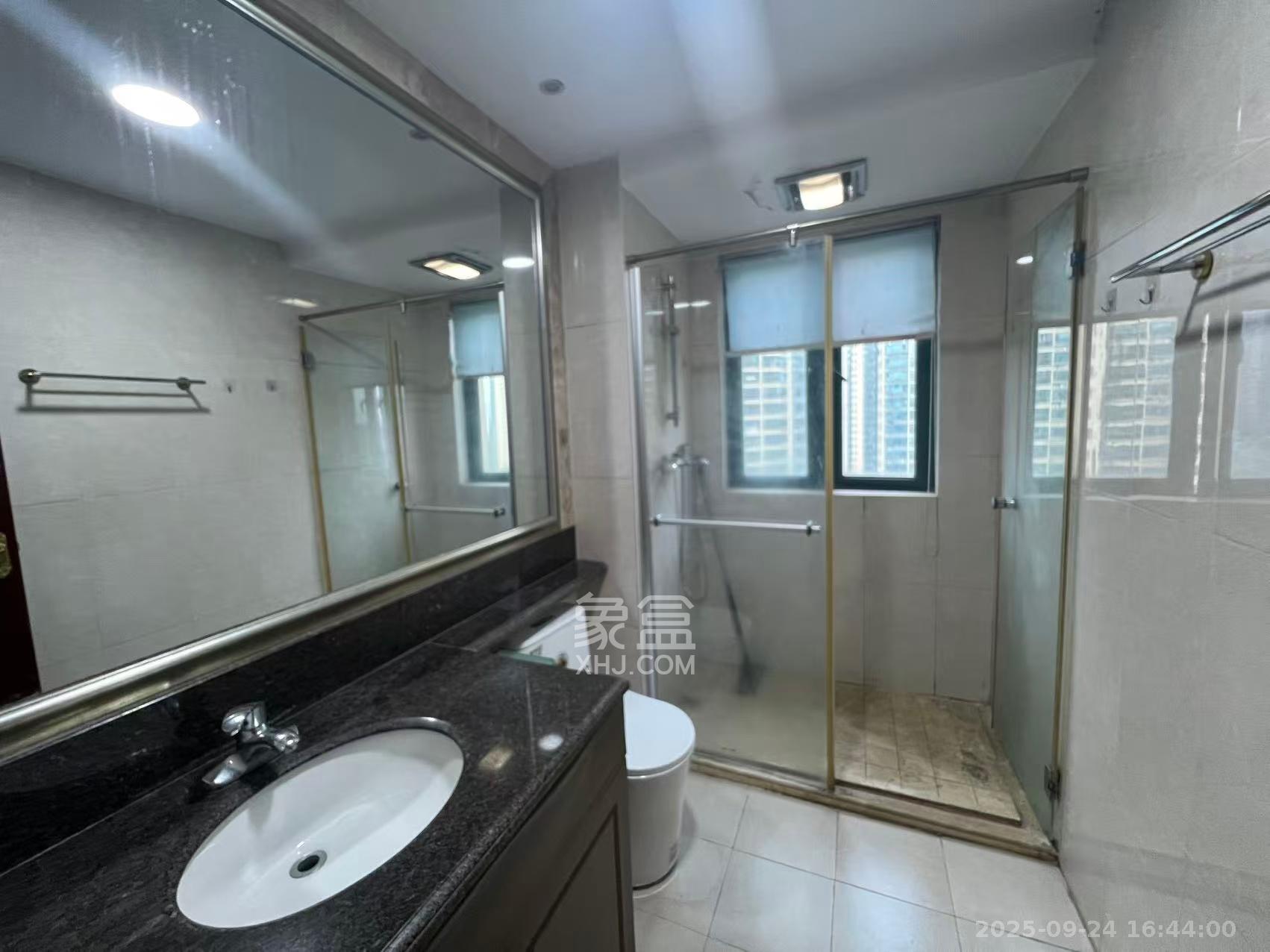 恒大雅苑 3室2厅2卫 2200.0元/月 恒大雅苑 3室2厅2卫 2200.0元/月室内图