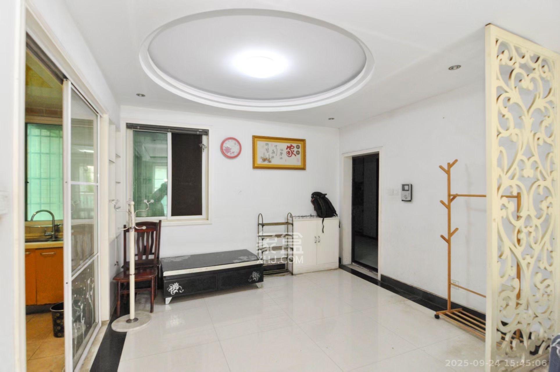 麓谷加州阳光 1室2厅2卫 2400.0元/月 麓谷加州阳光 1室2厅2卫 2400.0元/月室内图