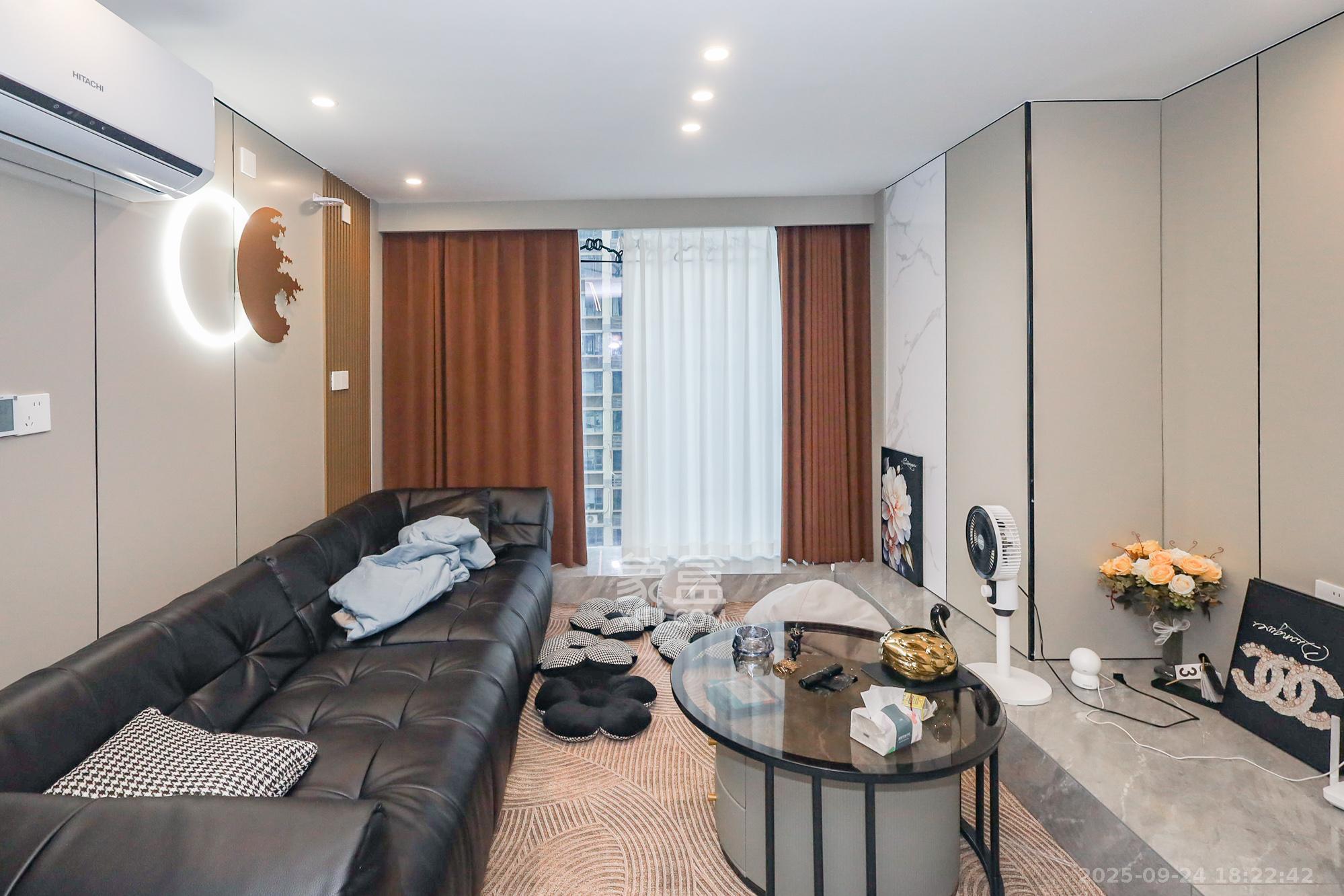 卓越中寰 2室1厅1卫 62.0万 卓越中寰 2室1厅1卫 62.0万客厅