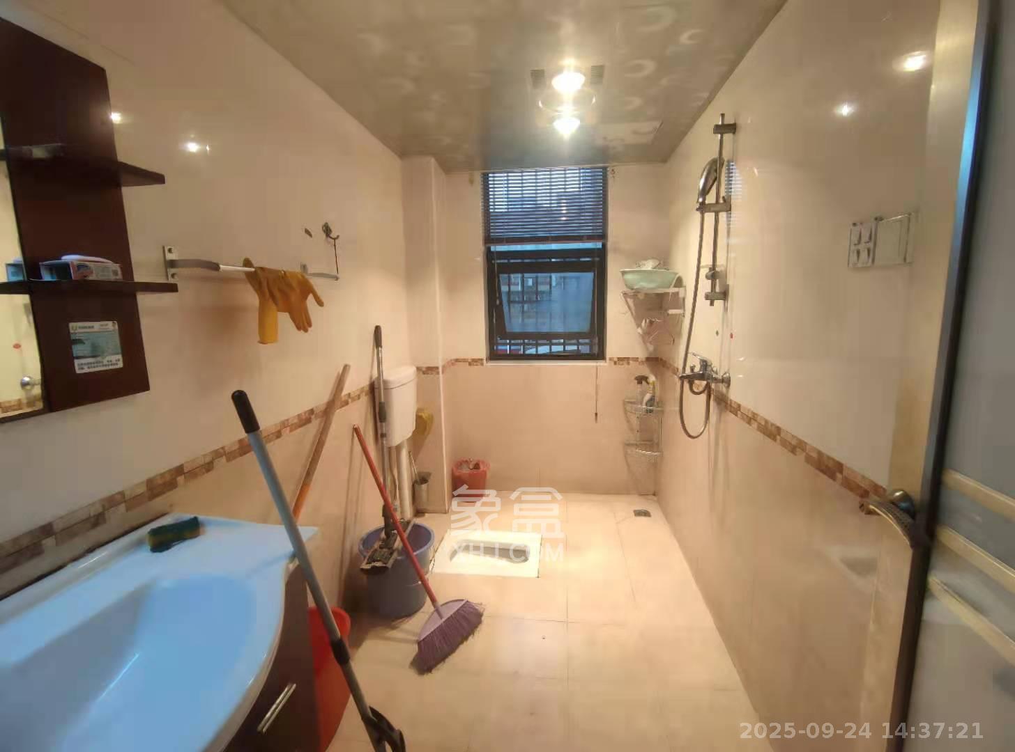 尚东紫郡 3室2厅2卫 2500.0元/月 尚东紫郡 3室2厅2卫 2500.0元/月室内图