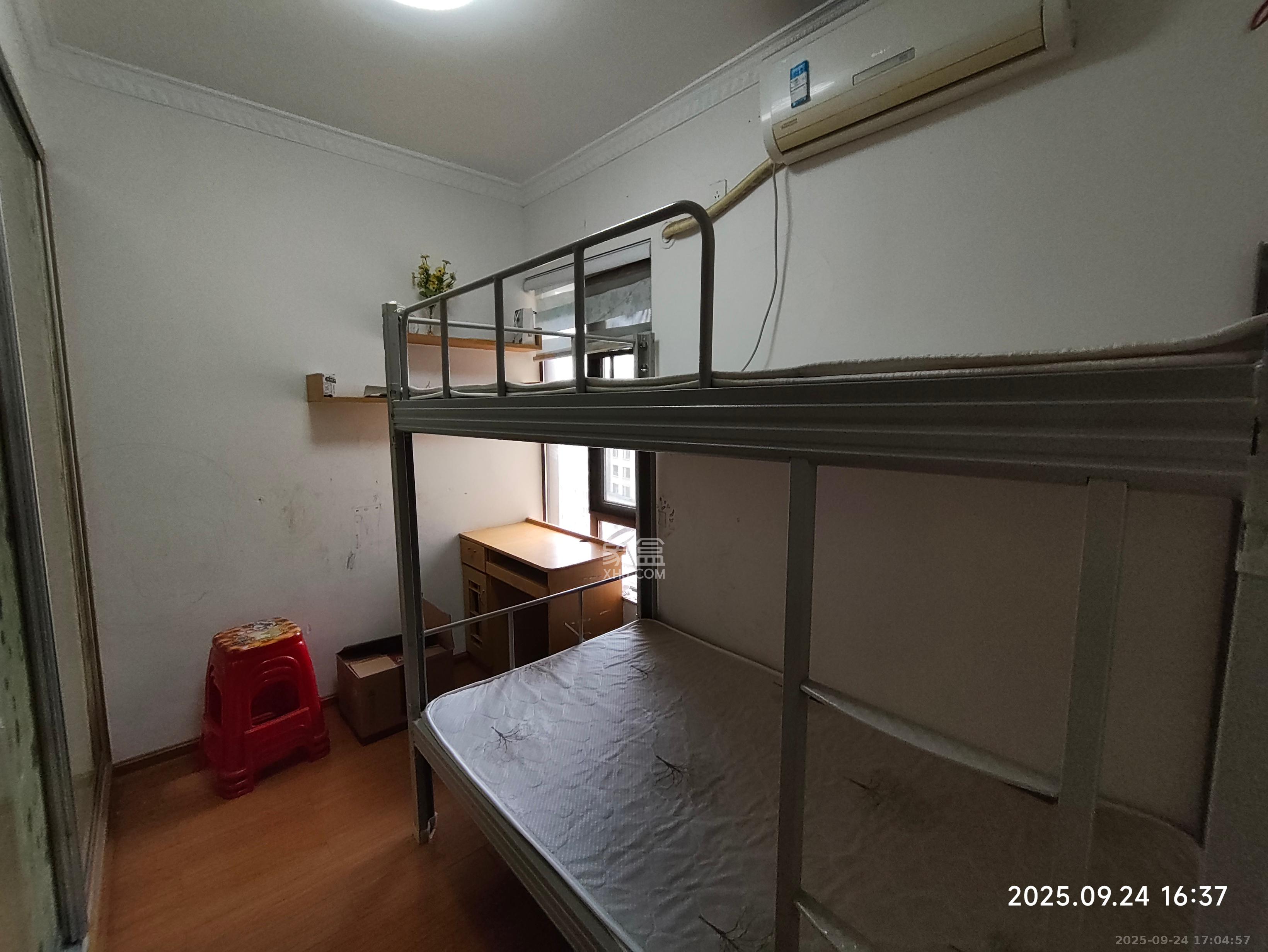 华润橡树湾  3室2厅1卫   1900.00元/月室内图