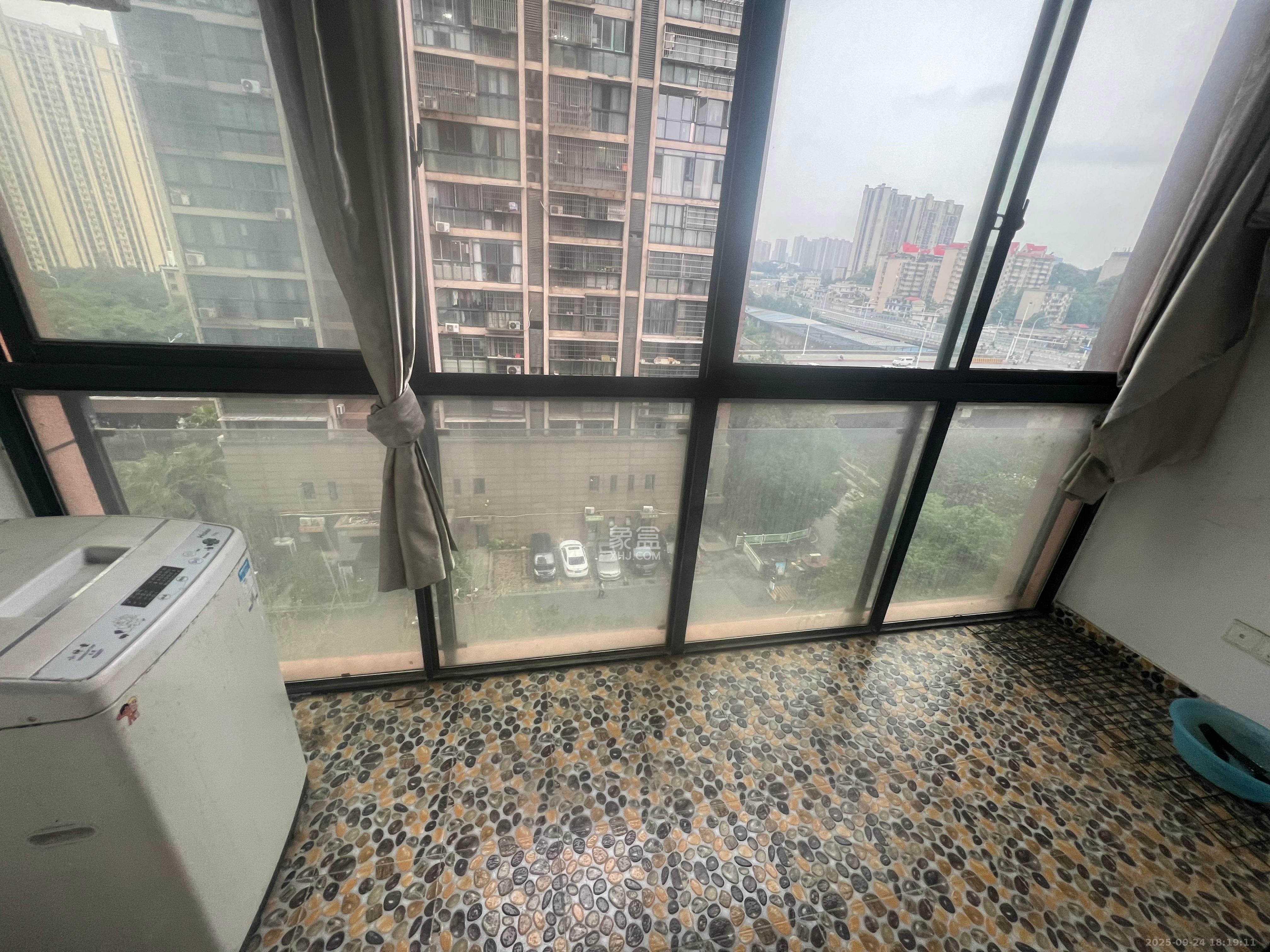 尊邸华庭 1室1厅1卫 1200.0元/月 尊邸华庭 1室1厅1卫 1200.0元/月室内图