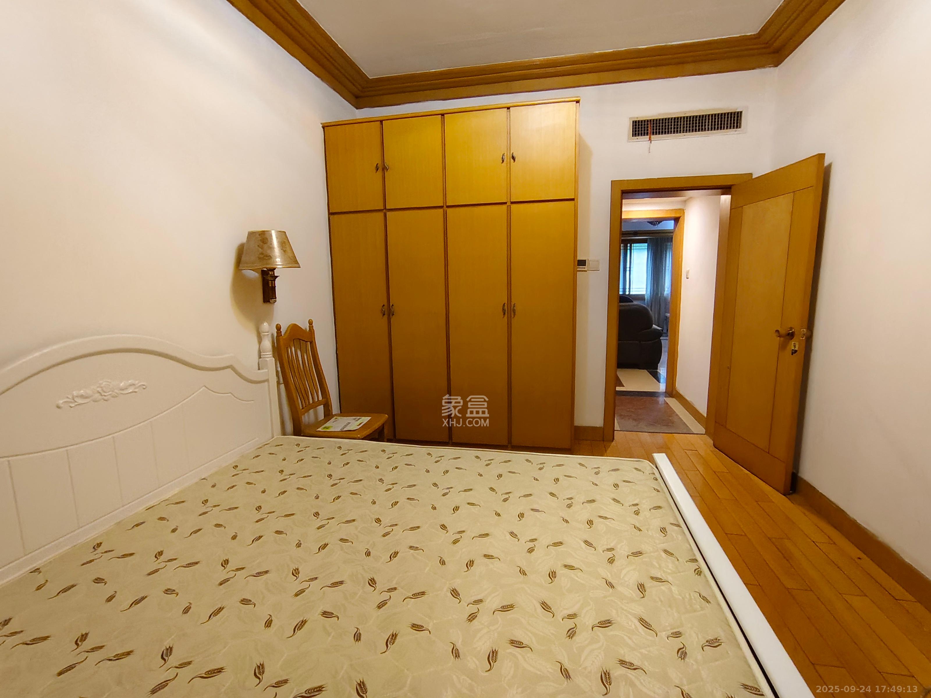 电信花园  3室2厅2卫    2200.0元/月室内图