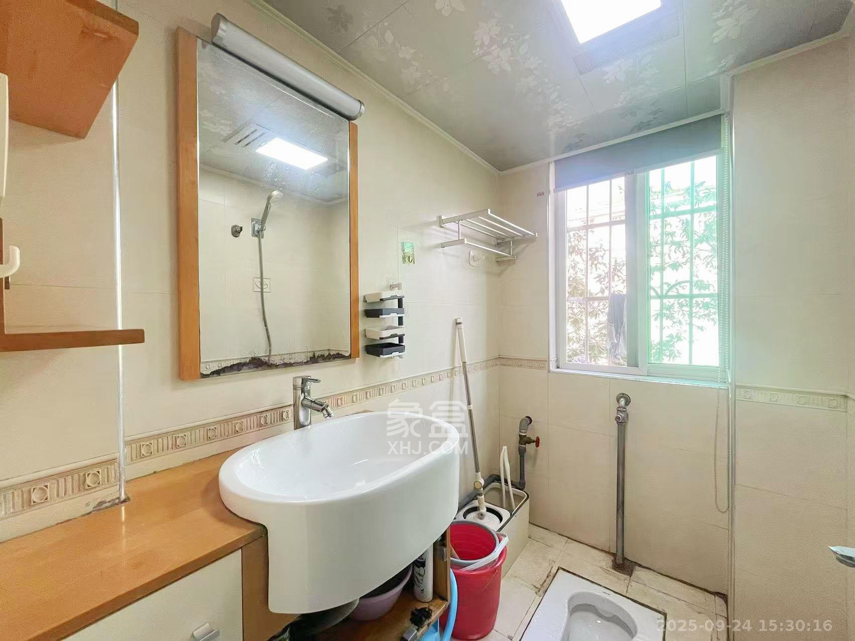 恩瑞麓山名园(龙王港小区) 3室2厅2卫 2300.0元/月 恩瑞麓山名园(龙王港小区) 3室2厅2卫 2300.0元/月室内图