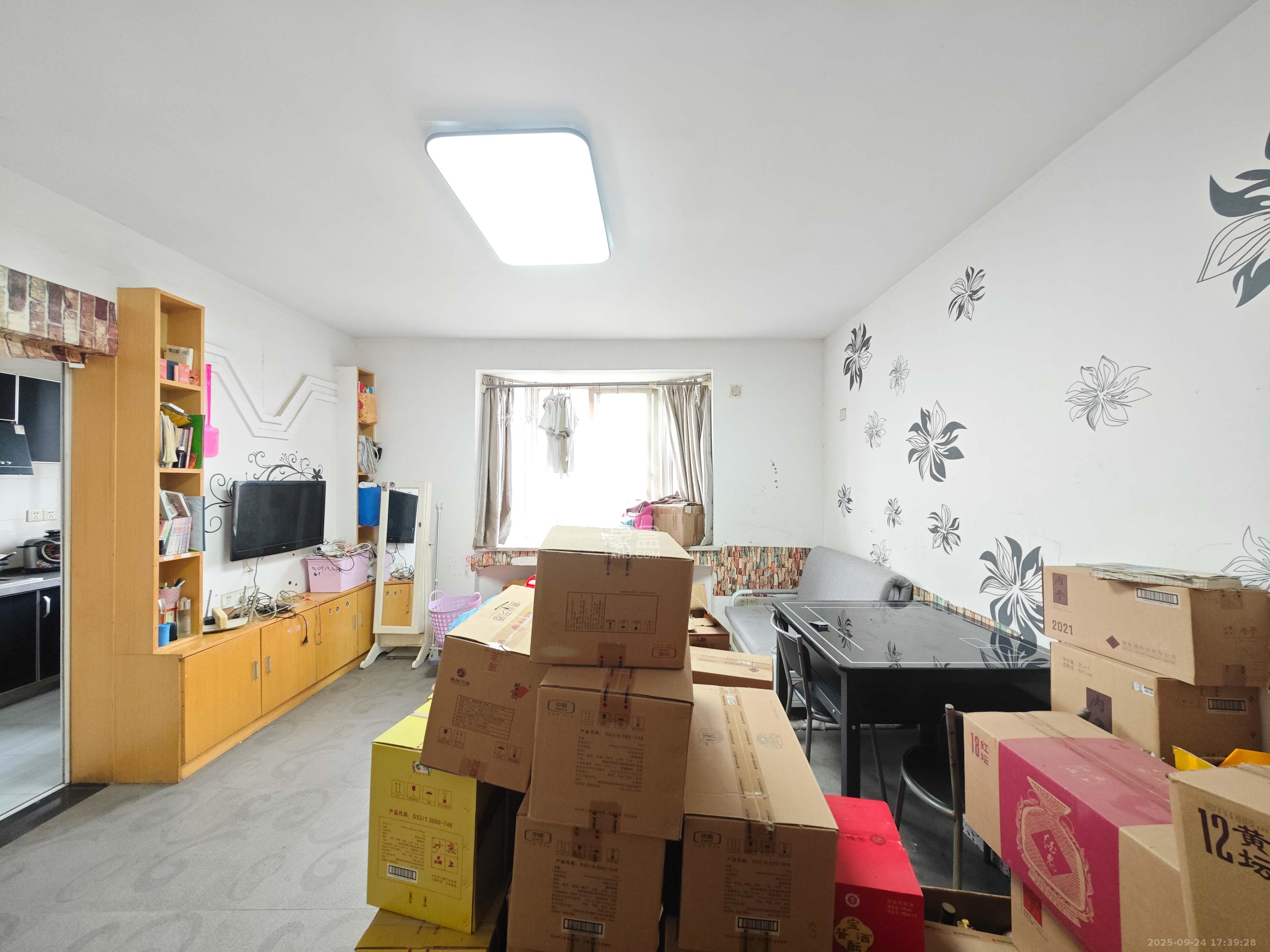 泰禹家园(彩云之翼家园一期、二期、三期) 1室2厅2卫 36.8万 泰禹家园(彩云之翼家园一期、二期、三期) 1室2厅2卫 36.8万客厅