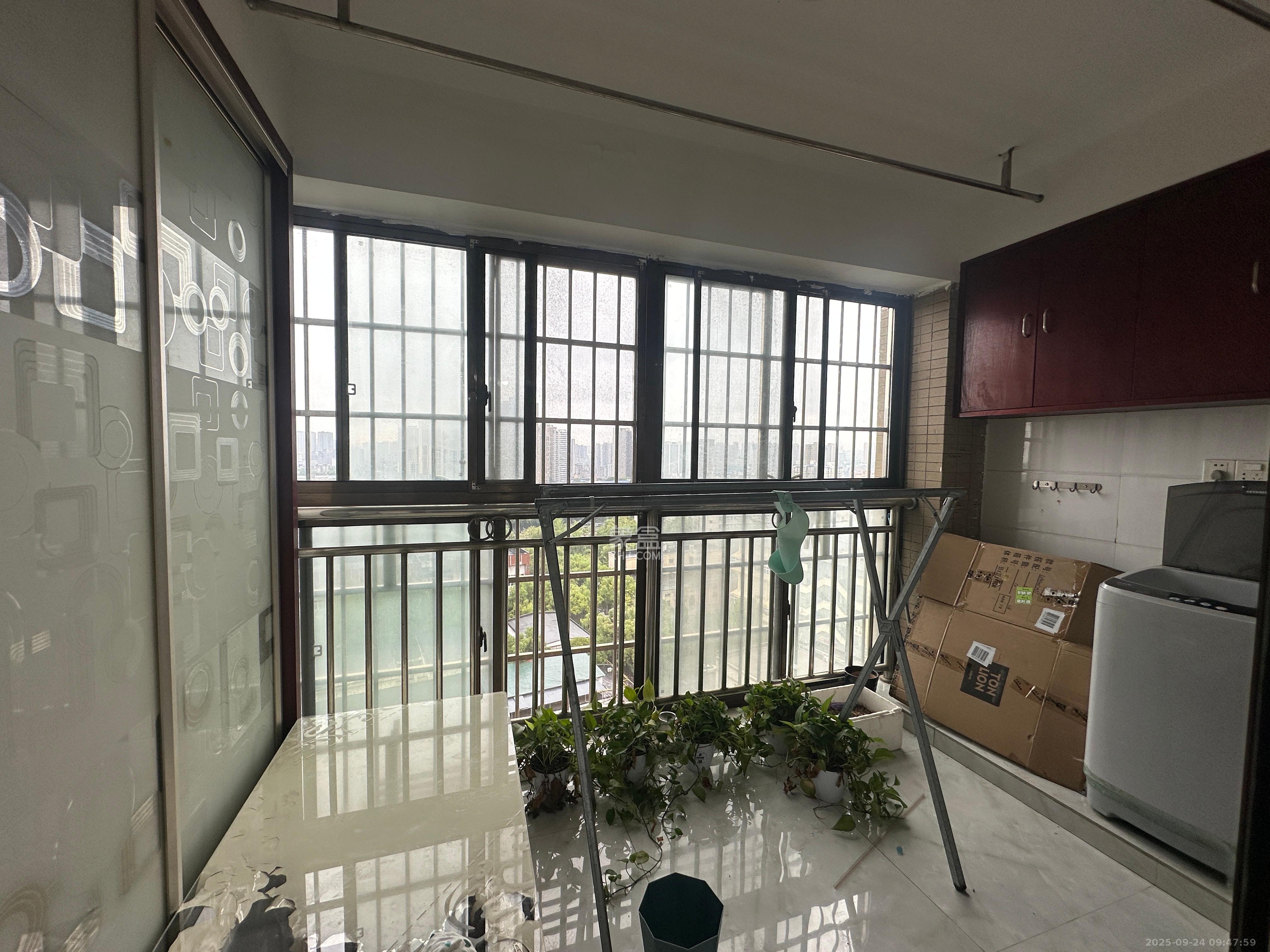 优山美地 3室2厅2卫 2400.0元/月 优山美地 3室2厅2卫 2400.0元/月室内图