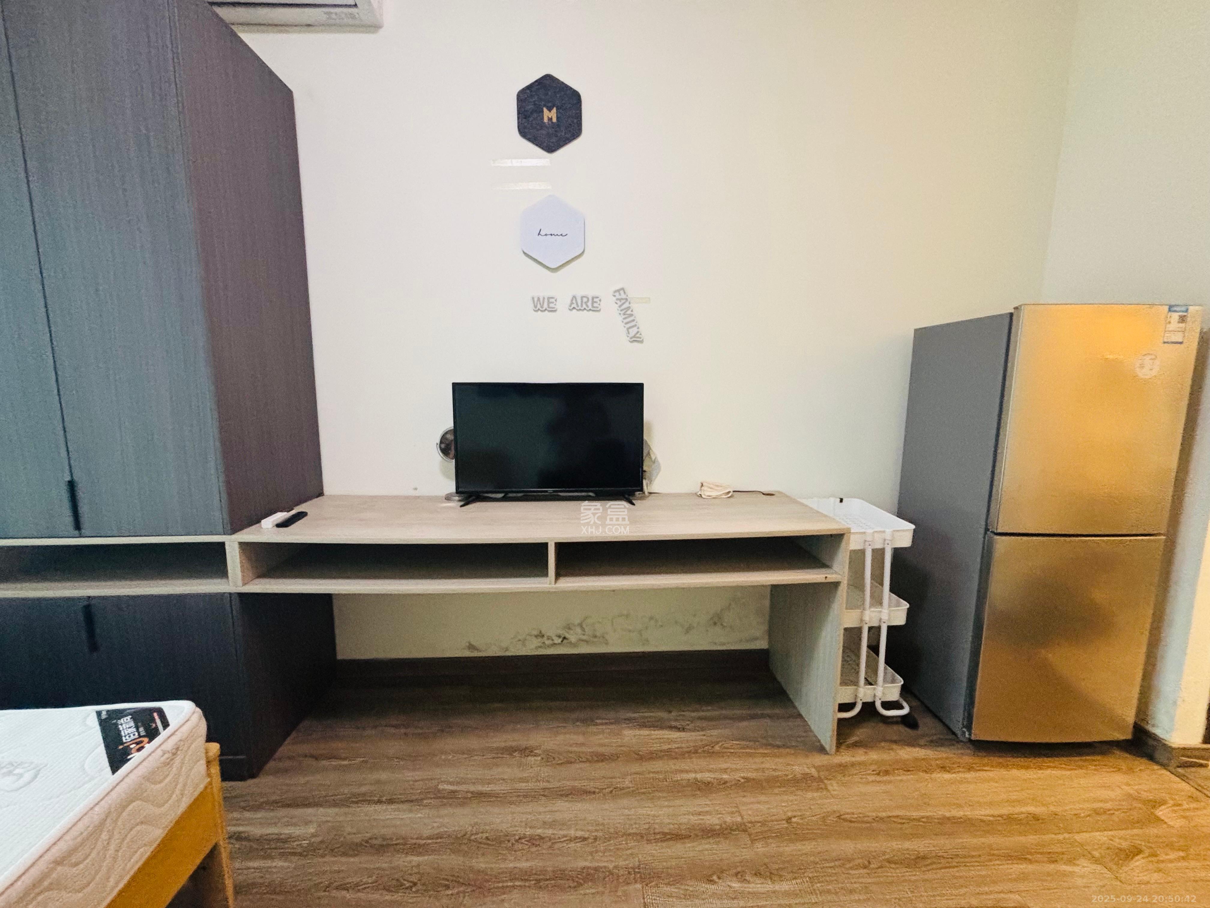 卓越浅水湾  1室1厅1卫    1400.0元/月 卓越浅水湾  1室1厅1卫    1400.0元/月室内图