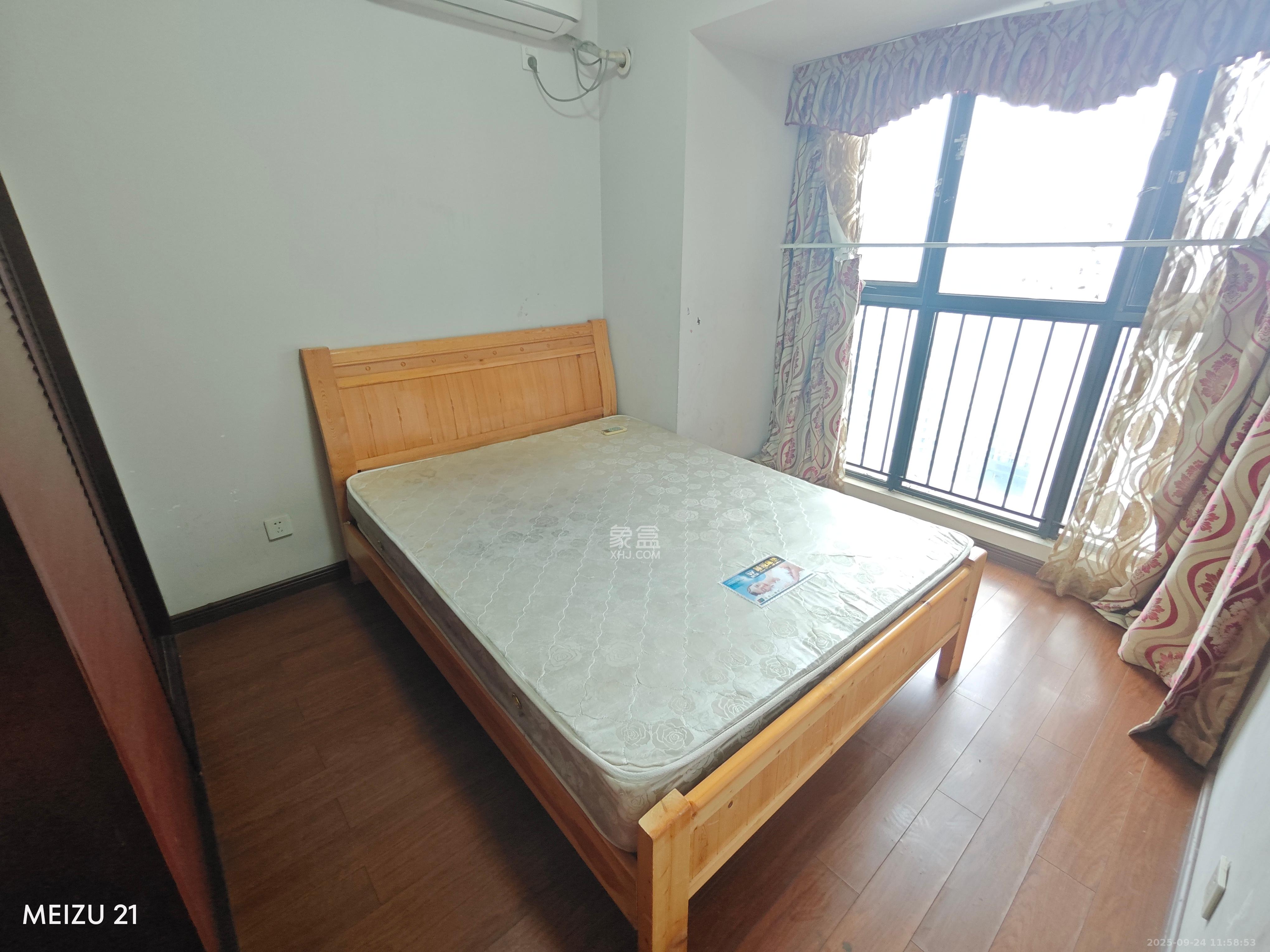 万科城 4室2厅2卫 3200.0元/月 万科城 4室2厅2卫 3200.0元/月室内图